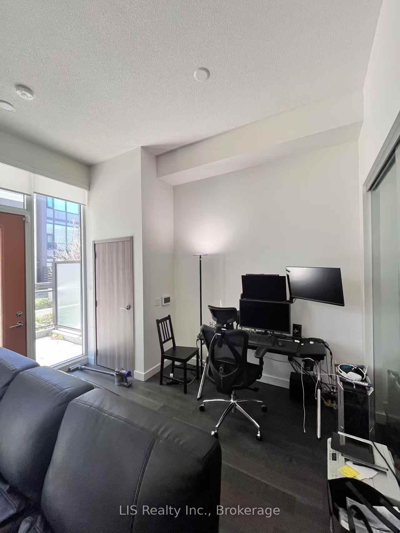 4 Bedrooms Condo at 95 Mcmahon,  Toronto For sale