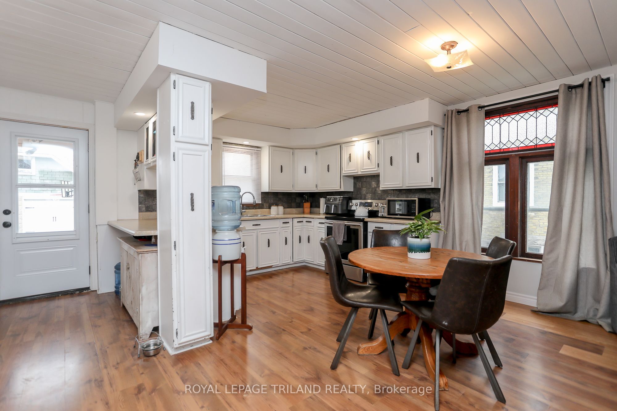 16 Maple Street, St. Thomas, ON N5R 1Y9