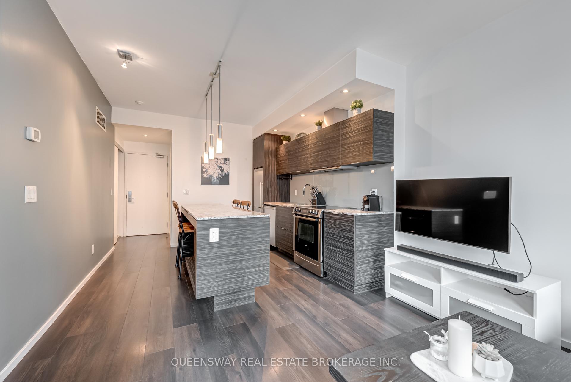 2 Bedrooms Condo at 8 Charlotte, Toronto For sale