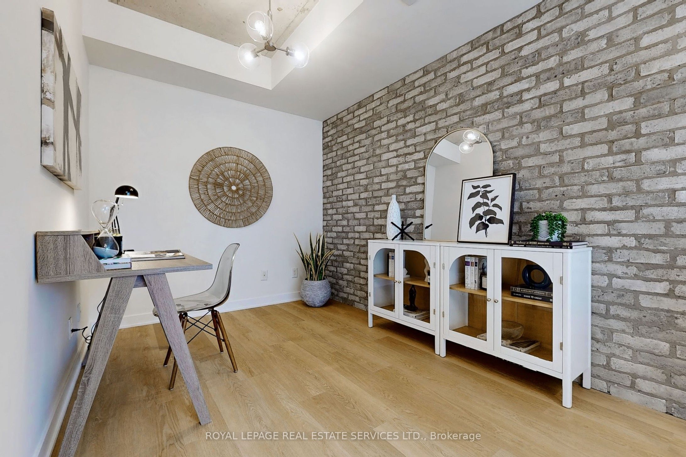 400 Wellington Street W, #507