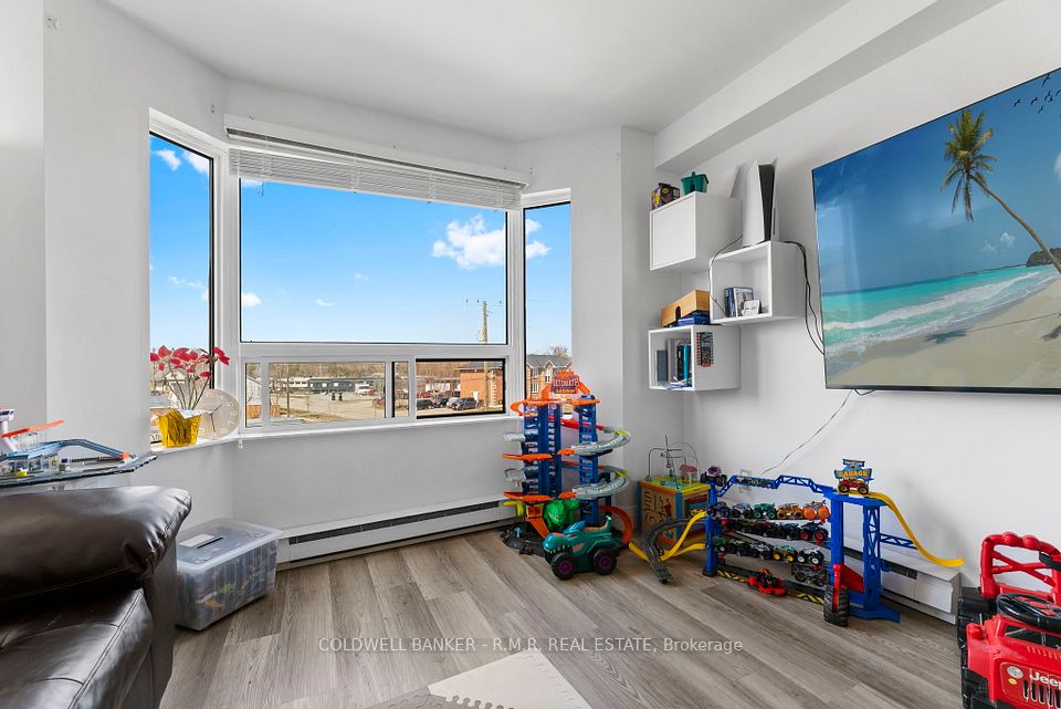 Bright Spacious Living Room