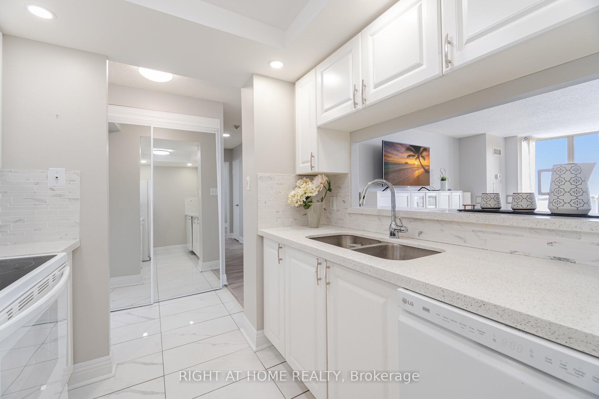 2 Bedrooms Condo at 1470 Midland, Toronto For sale