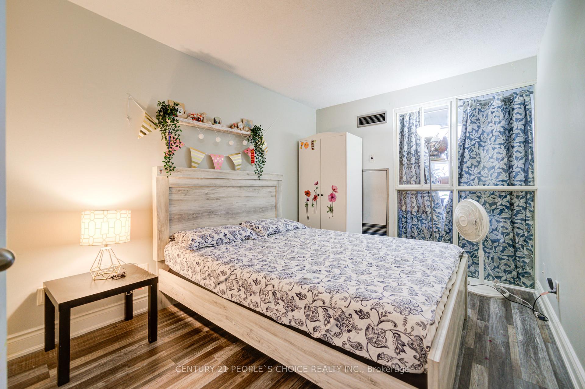 3 Bedrooms Condo at 4460 Tucana, Mississauga For sale