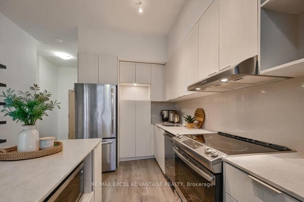 2 Bedrooms Condo at 2520 Eglinton, Mississauga For sale