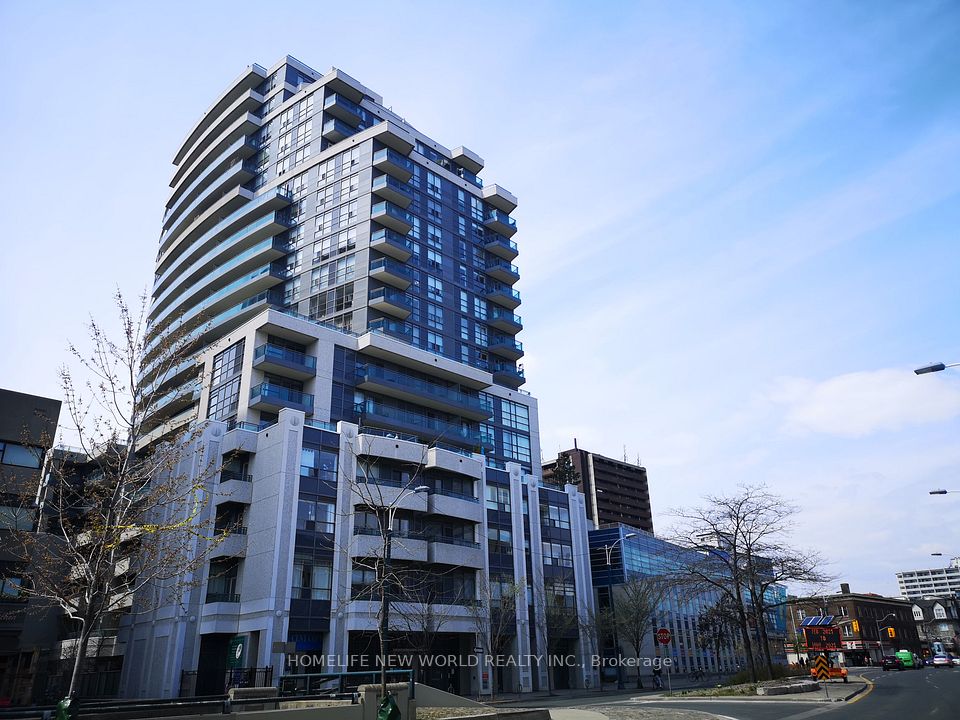 736 Spadina