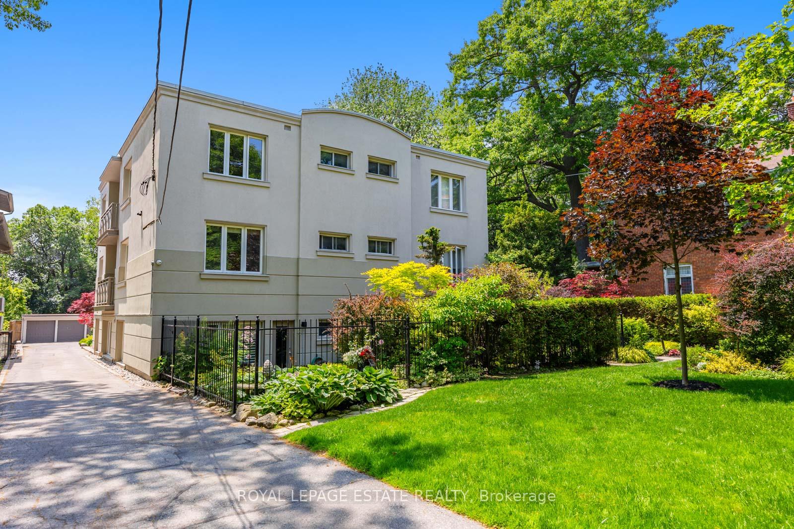 2 Bedrooms Co-op at 21 Benlamond, Toronto For sale