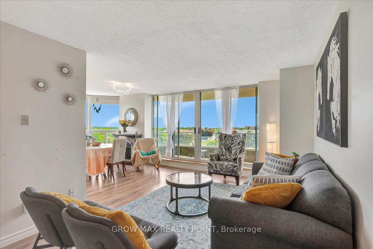 2 Bedrooms Condo at 410 Mclevin, Toronto For sale