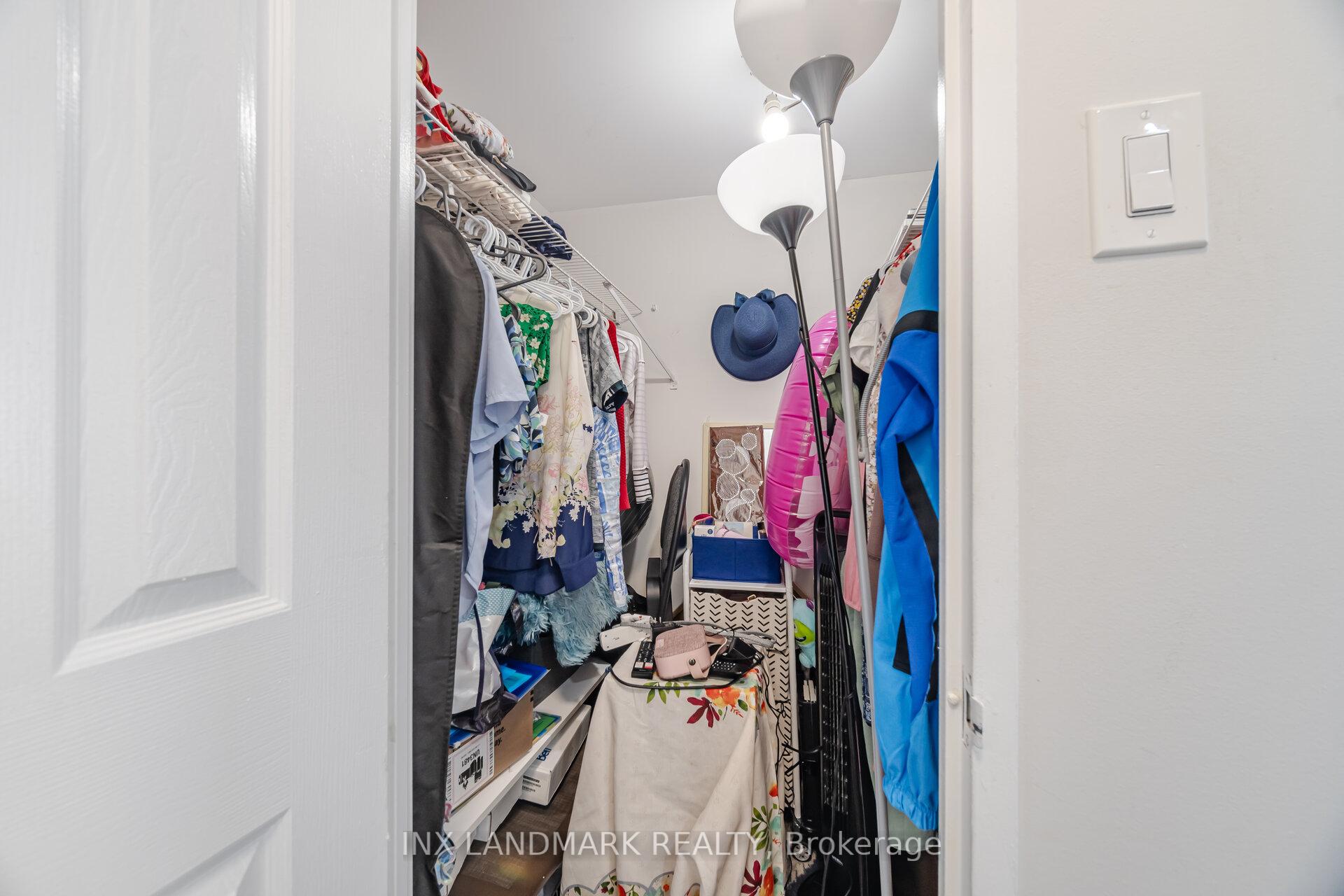 3 Bedrooms Condo at 330 Rathburn, Mississauga For sale