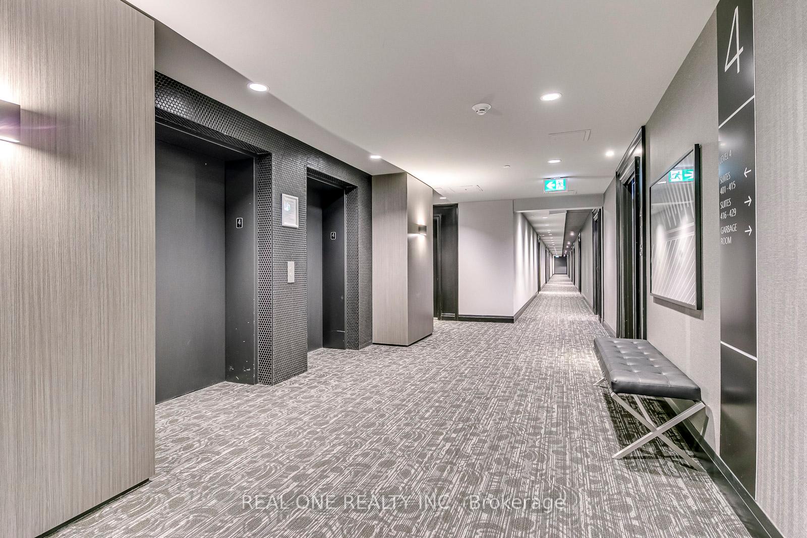 2 Bedrooms Condo at 95 Dundas, Oakville For sale