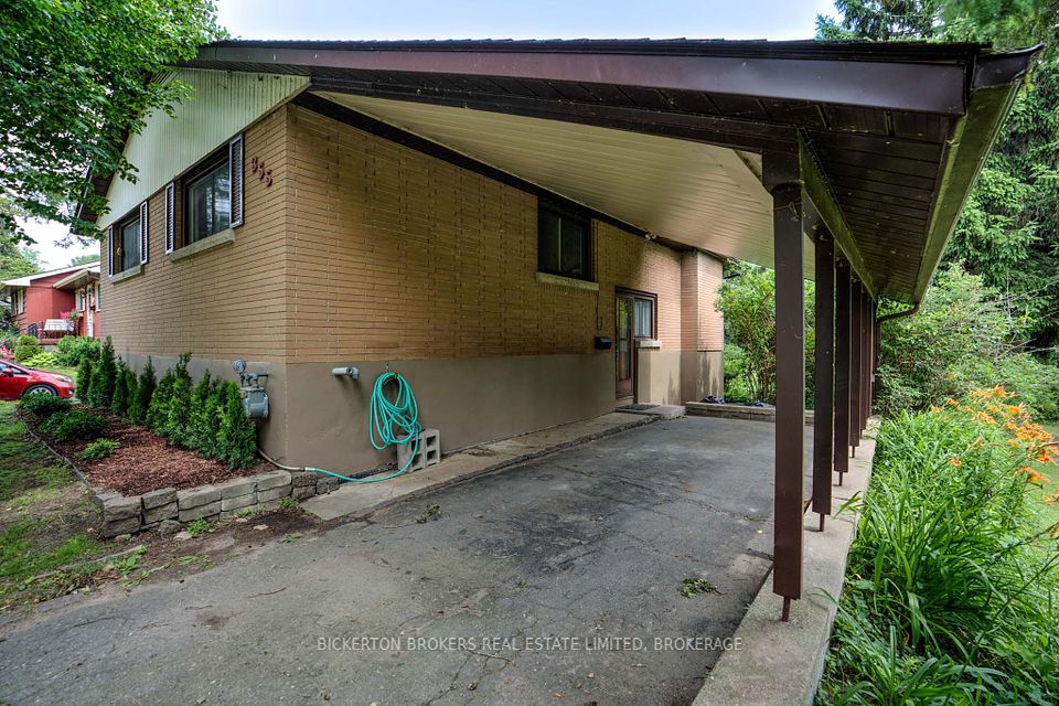 355 Elizabeth Drive, Gananoque, ON K7G 1P6