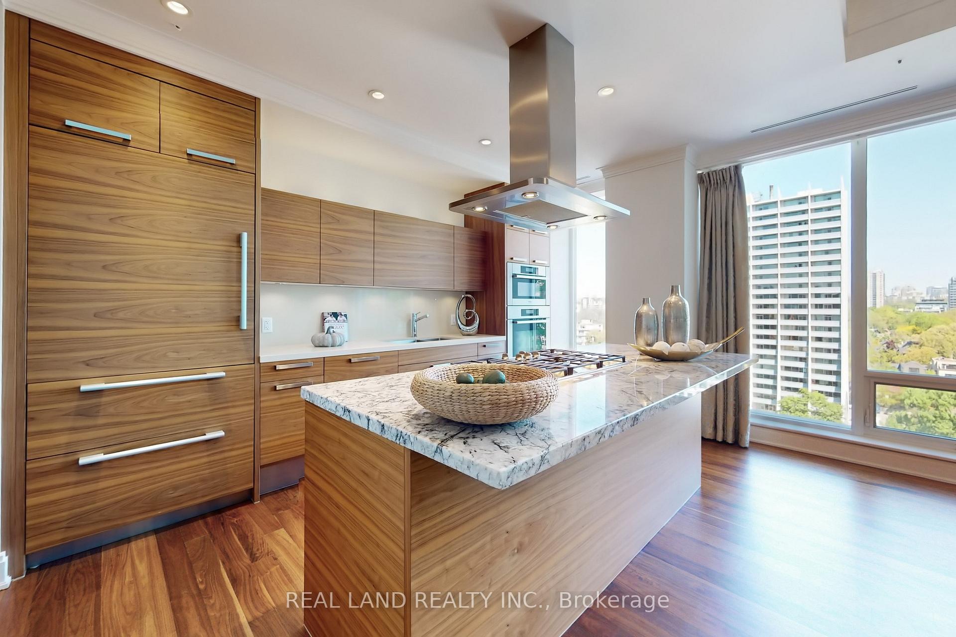 2 Bedrooms Condo at 206 Bloor, Toronto For sale