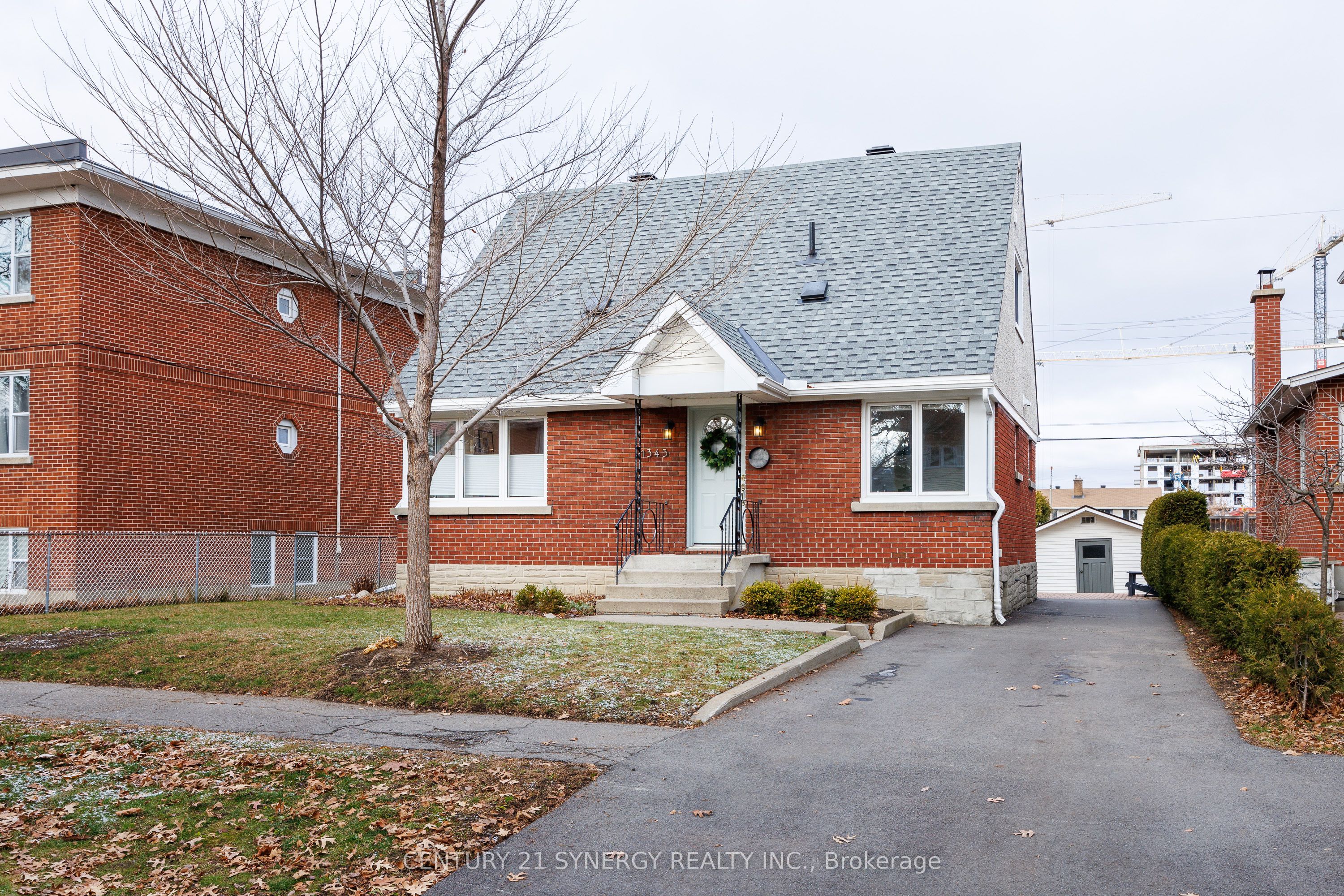 1343 Leaside Avenue, CarlingtonCentralPark, ON K1Z 7R2