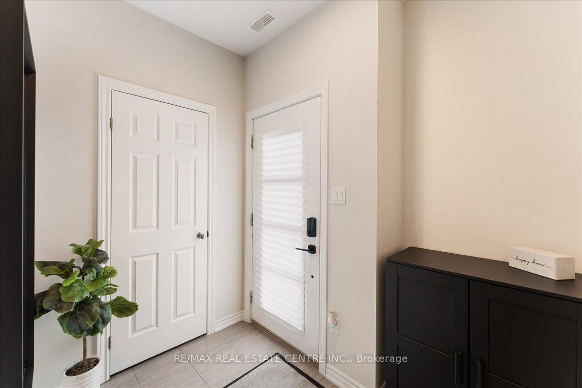 2 Bedrooms Condo at 219 Dundas, Hamilton For sale