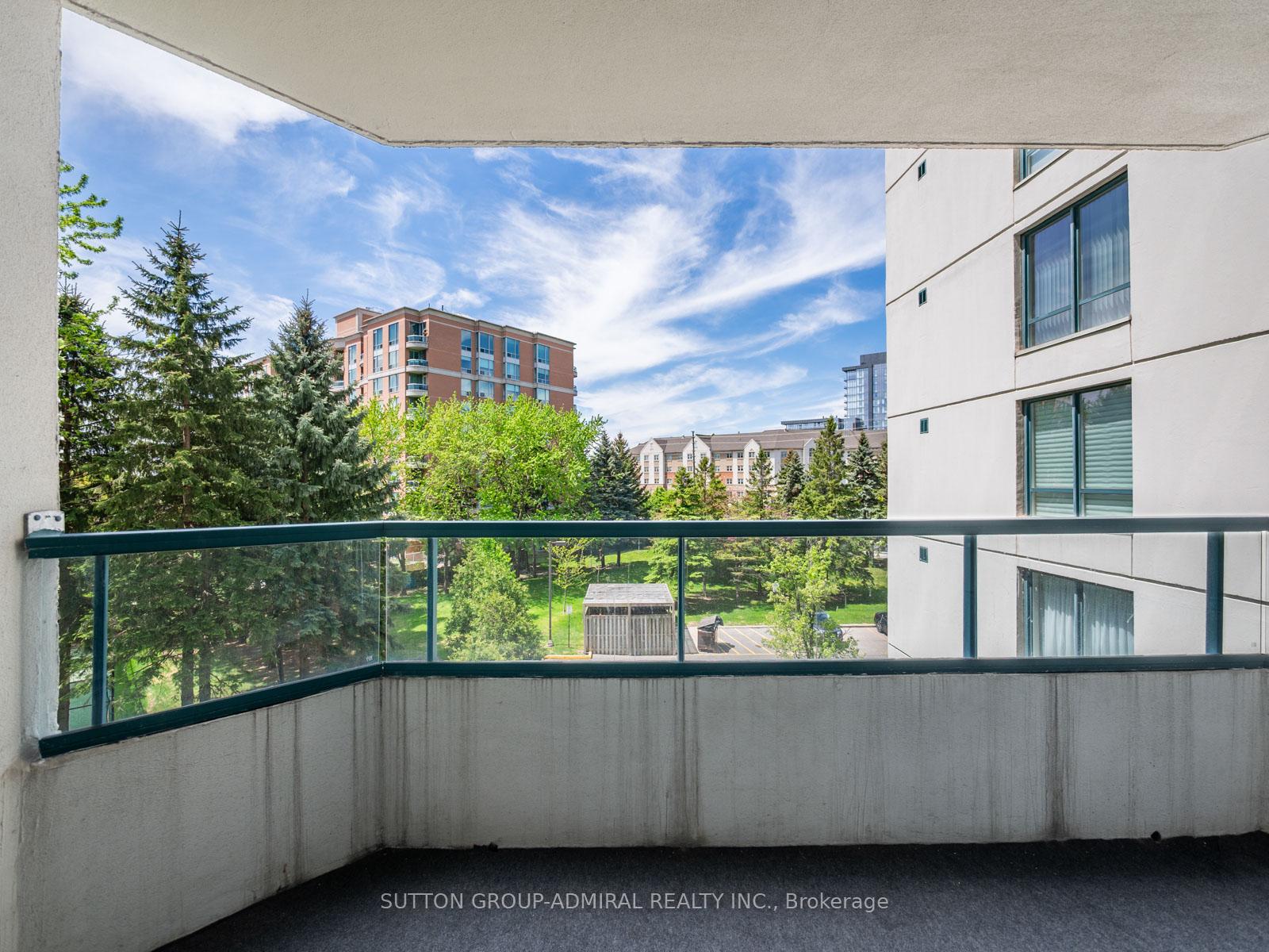 2 Bedrooms Condo at 120 Promenade, Vaughan For sale