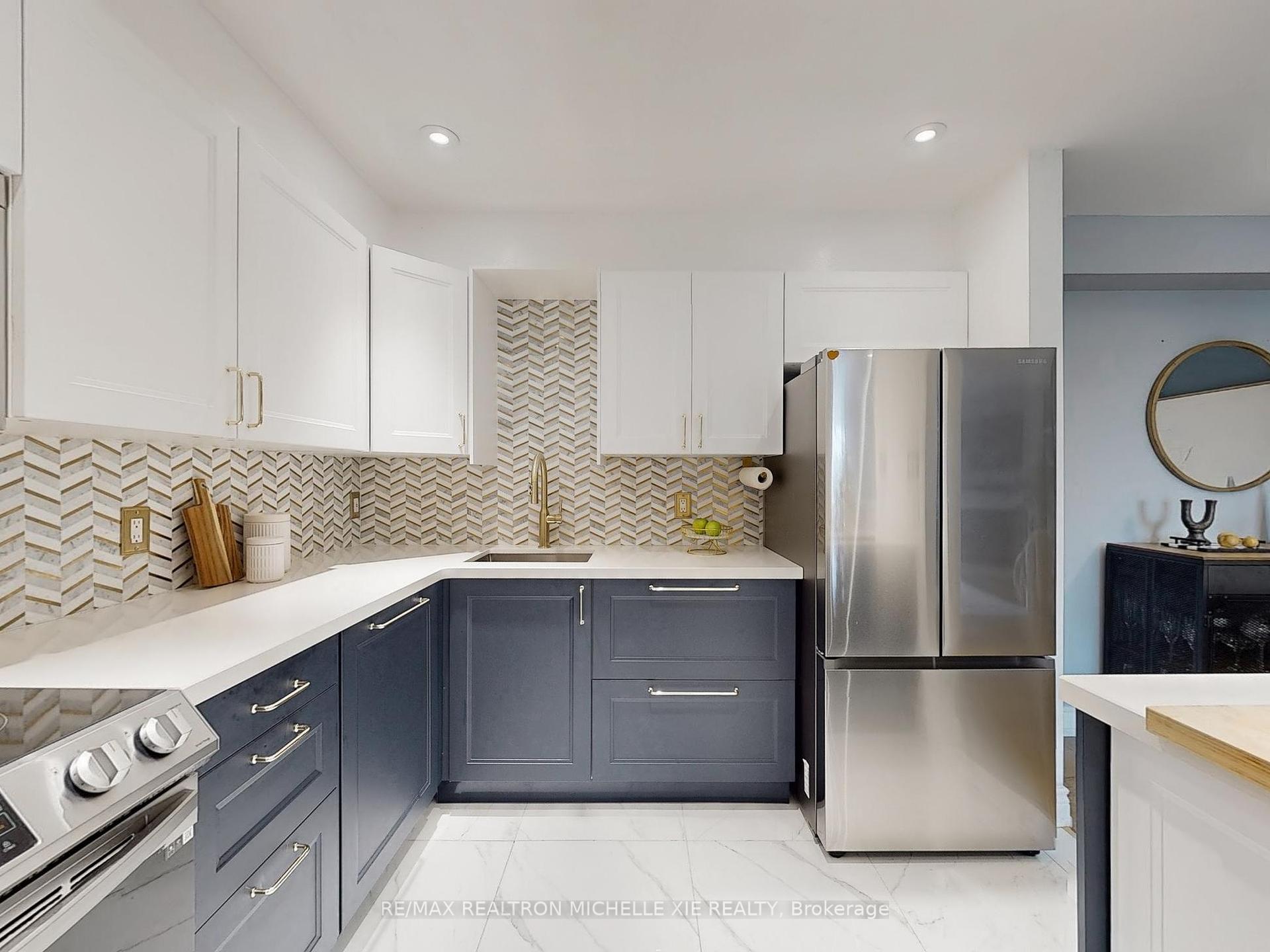 2 Bedrooms Condo at 65 Trailwood, Mississauga For sale