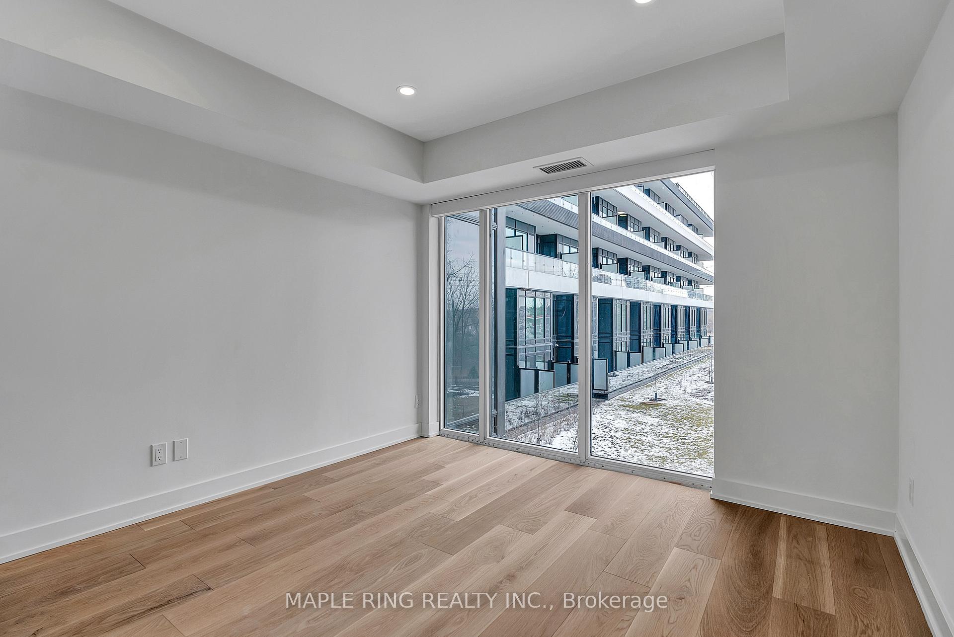 2 Bedrooms Condo at 2485 Taunton,  Oakville For sale