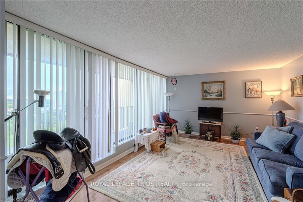 2 Bedrooms Condo at 6500 Montevideo,  Mississauga For sale