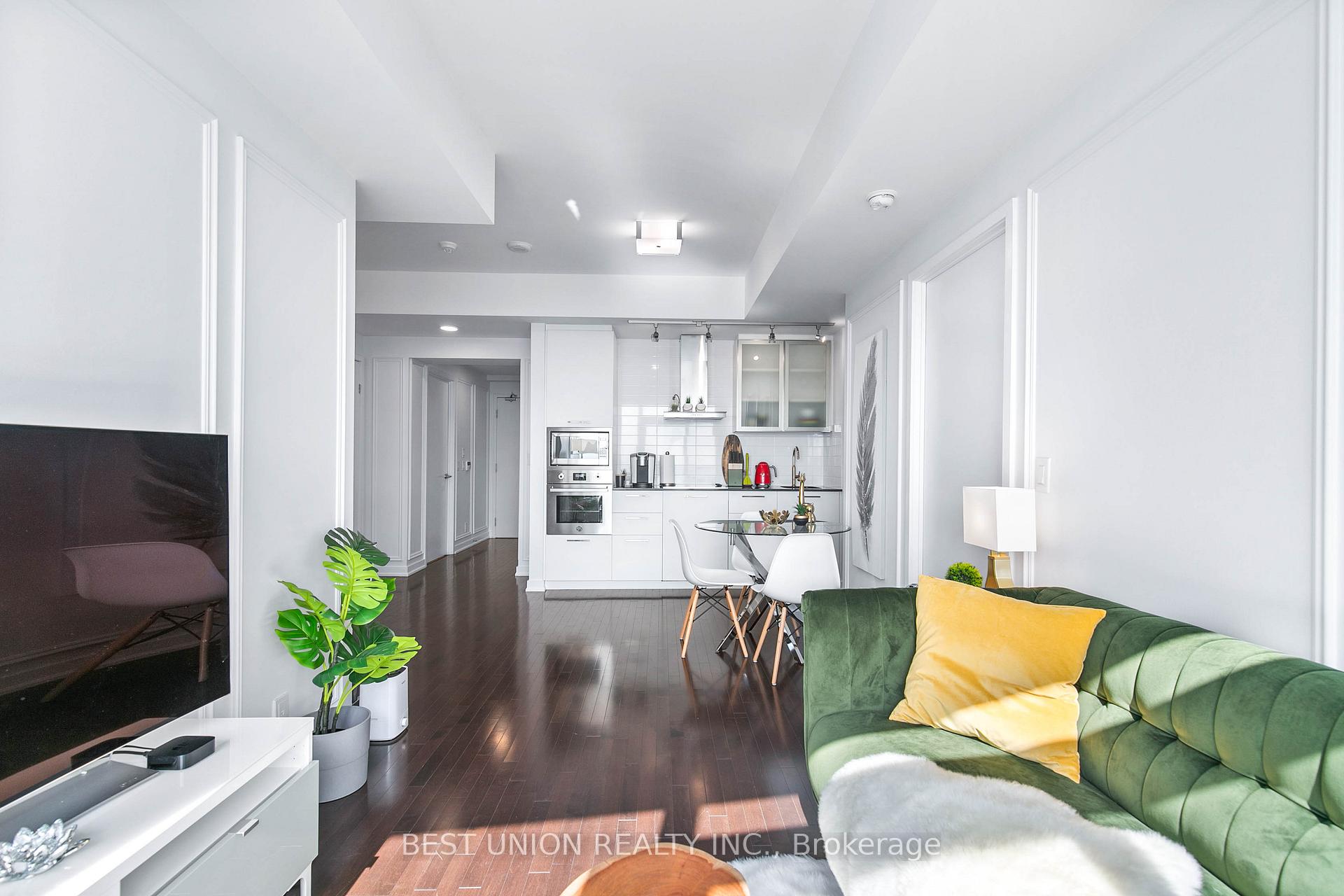2 Bedrooms Condo at 14 york,  Toronto For sale