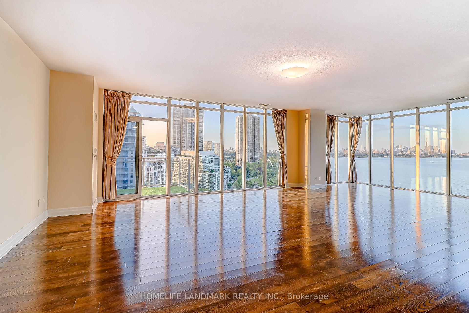 3 Bedrooms Condo at 58 Marine Parade, Toronto For sale
