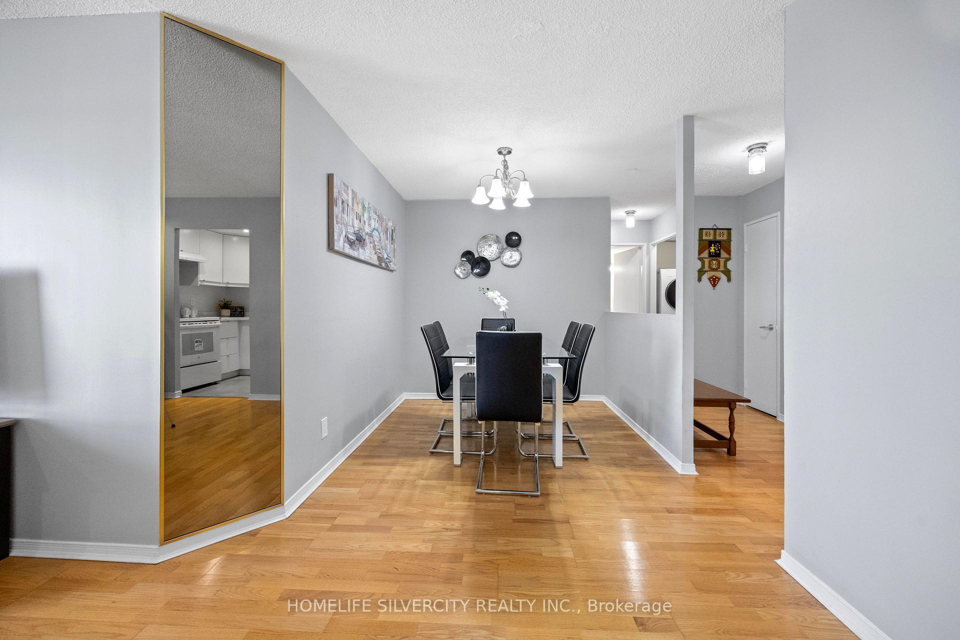 3 Bedrooms Condo at 145 Hillcrest, Mississauga For sale
