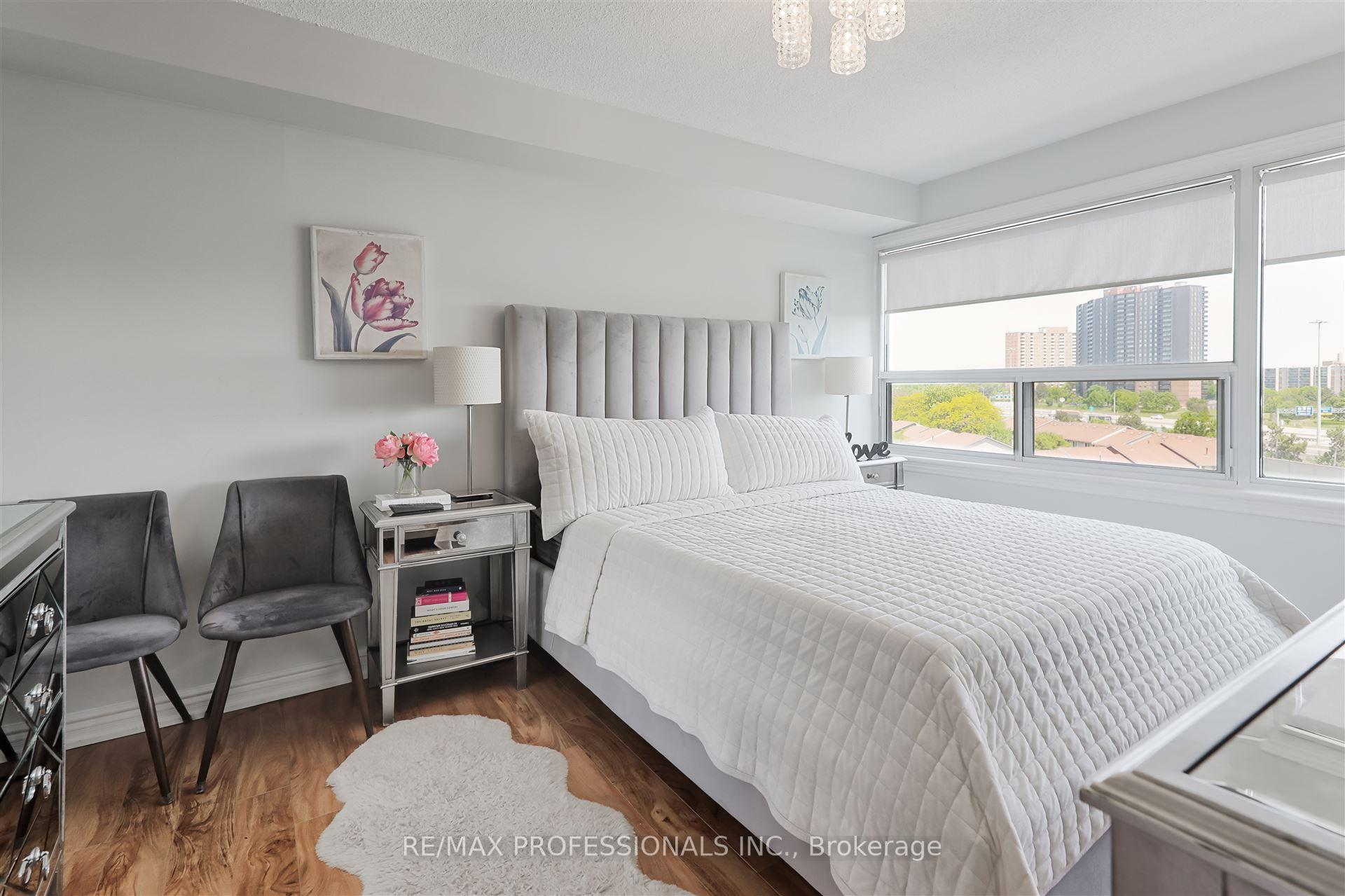 3 Bedrooms Condo at 475 The West Mall, Toronto For sale