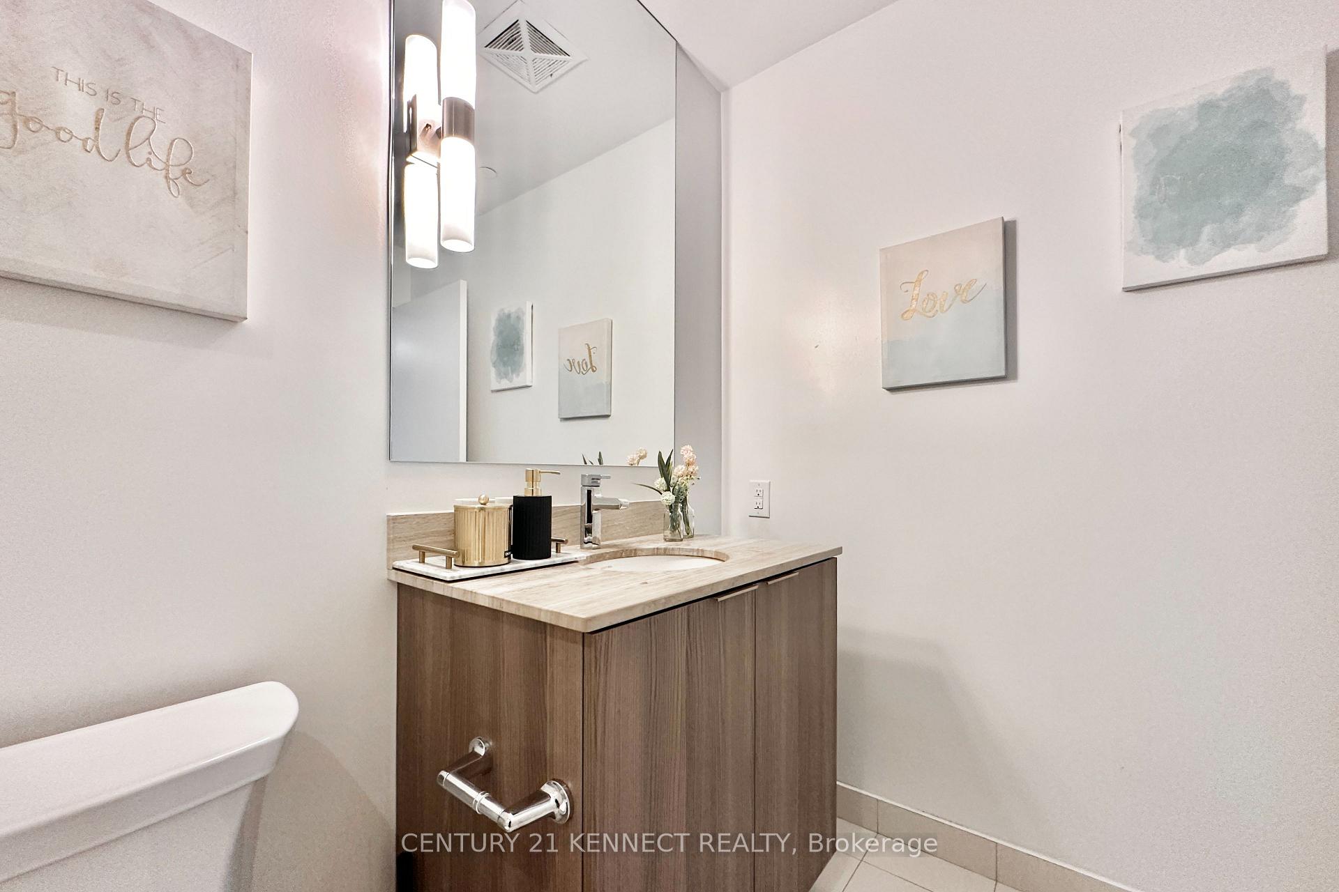#313 – 955 Bay Street, Toronto, ON M5S 2A2
