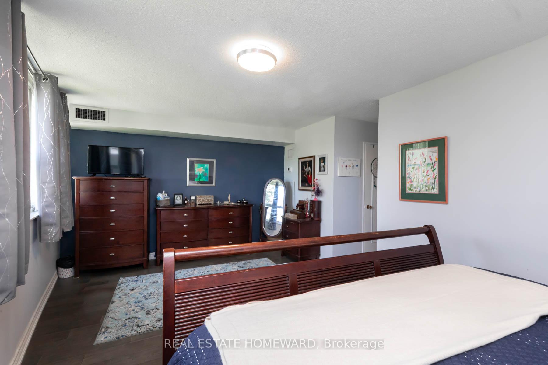 3 Bedrooms Condo at 45 Huntingdale, Toronto For sale