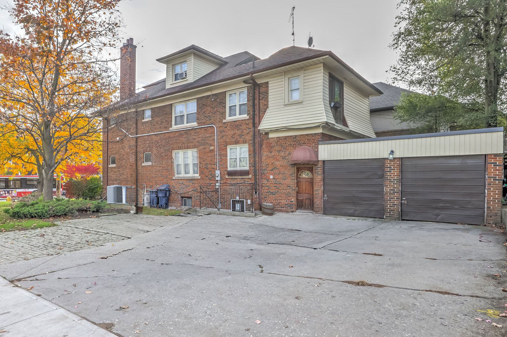 1200 Avenue Road Upper#3