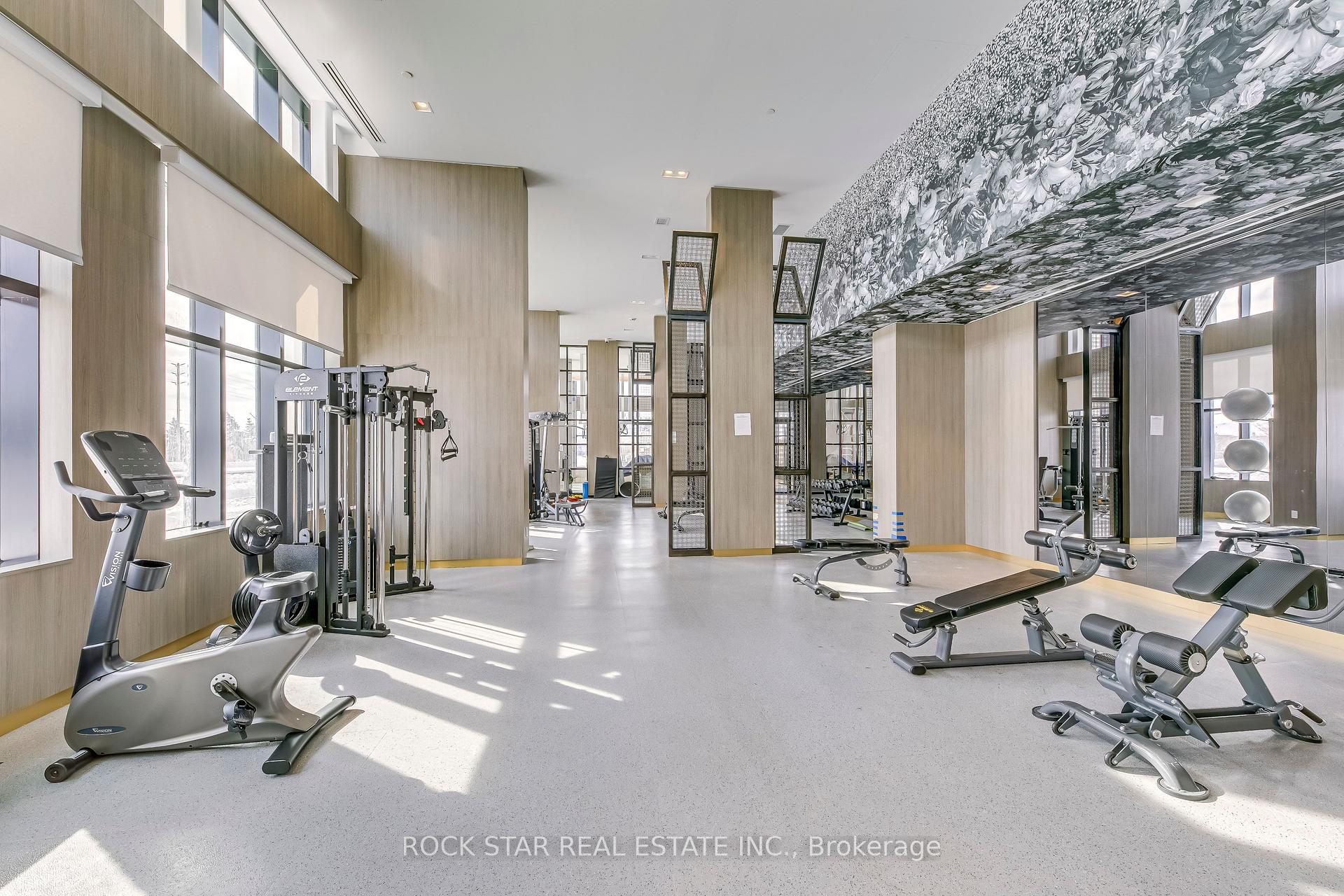 2 Bedrooms Condo at 405 Dundas,  Oakville For sale