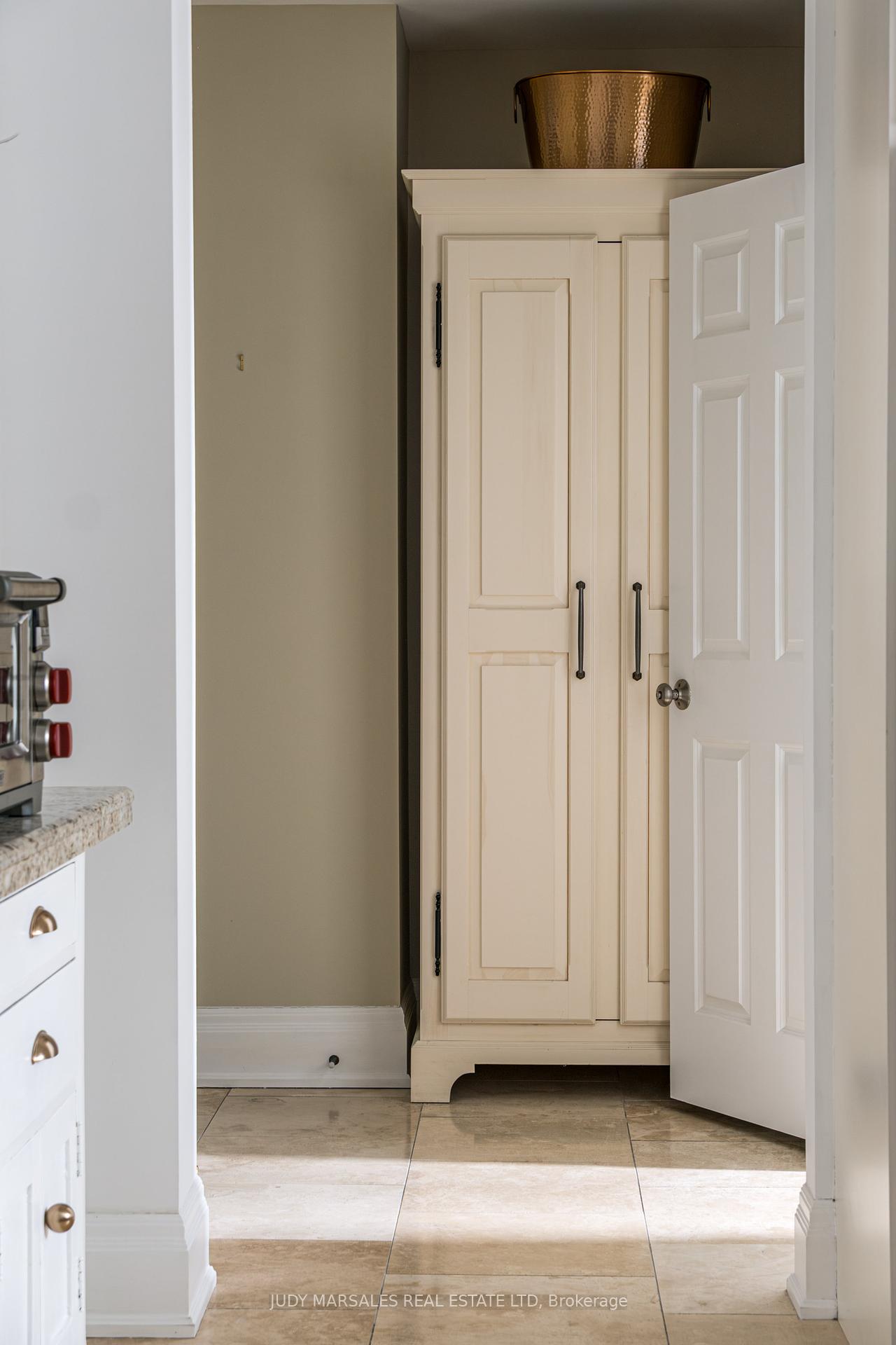 2 Bedrooms Condo at 86 Herkimer,  Hamilton For sale