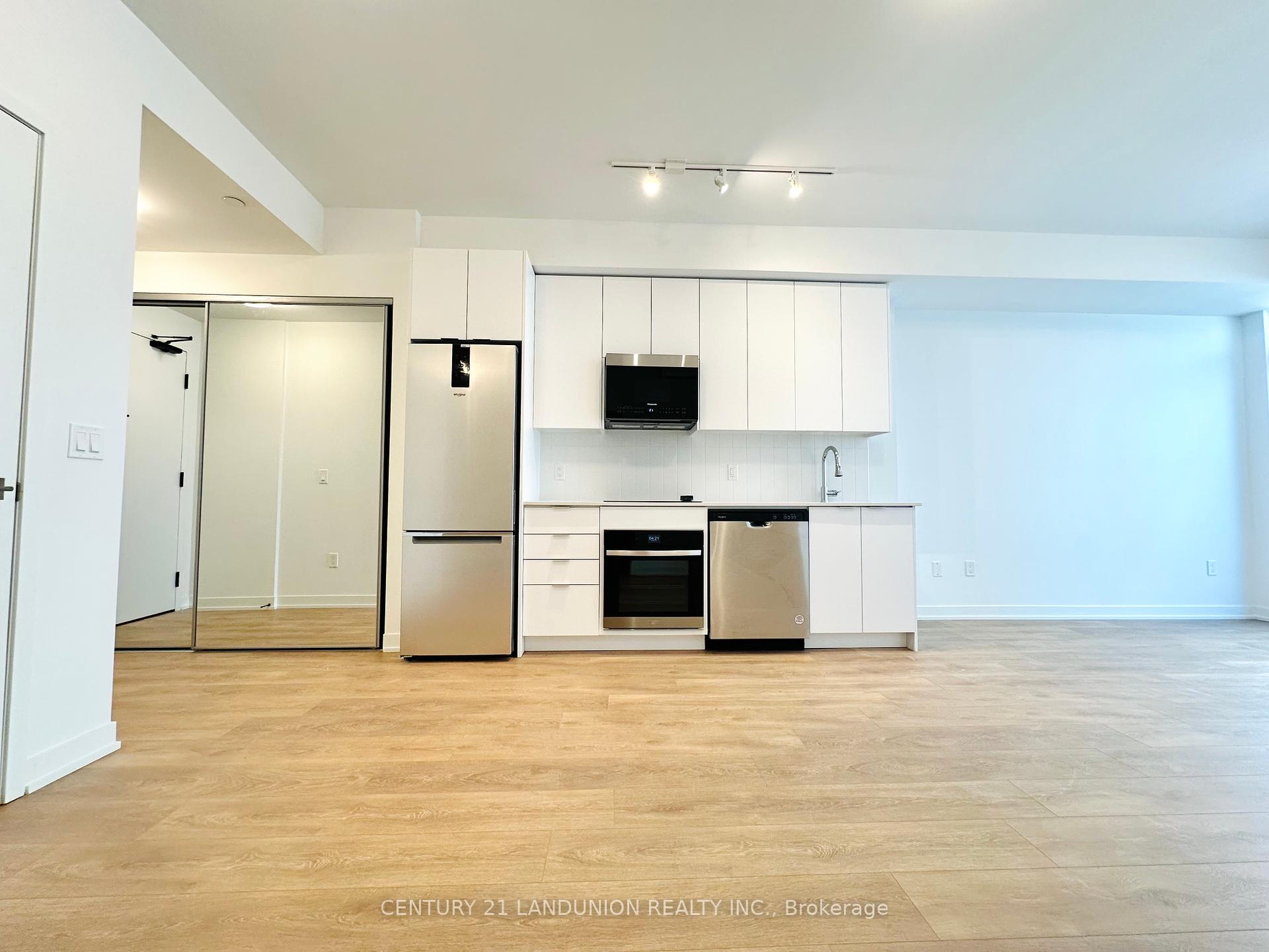 2 Bedrooms Condo at 10 Abeja, Vaughan For sale