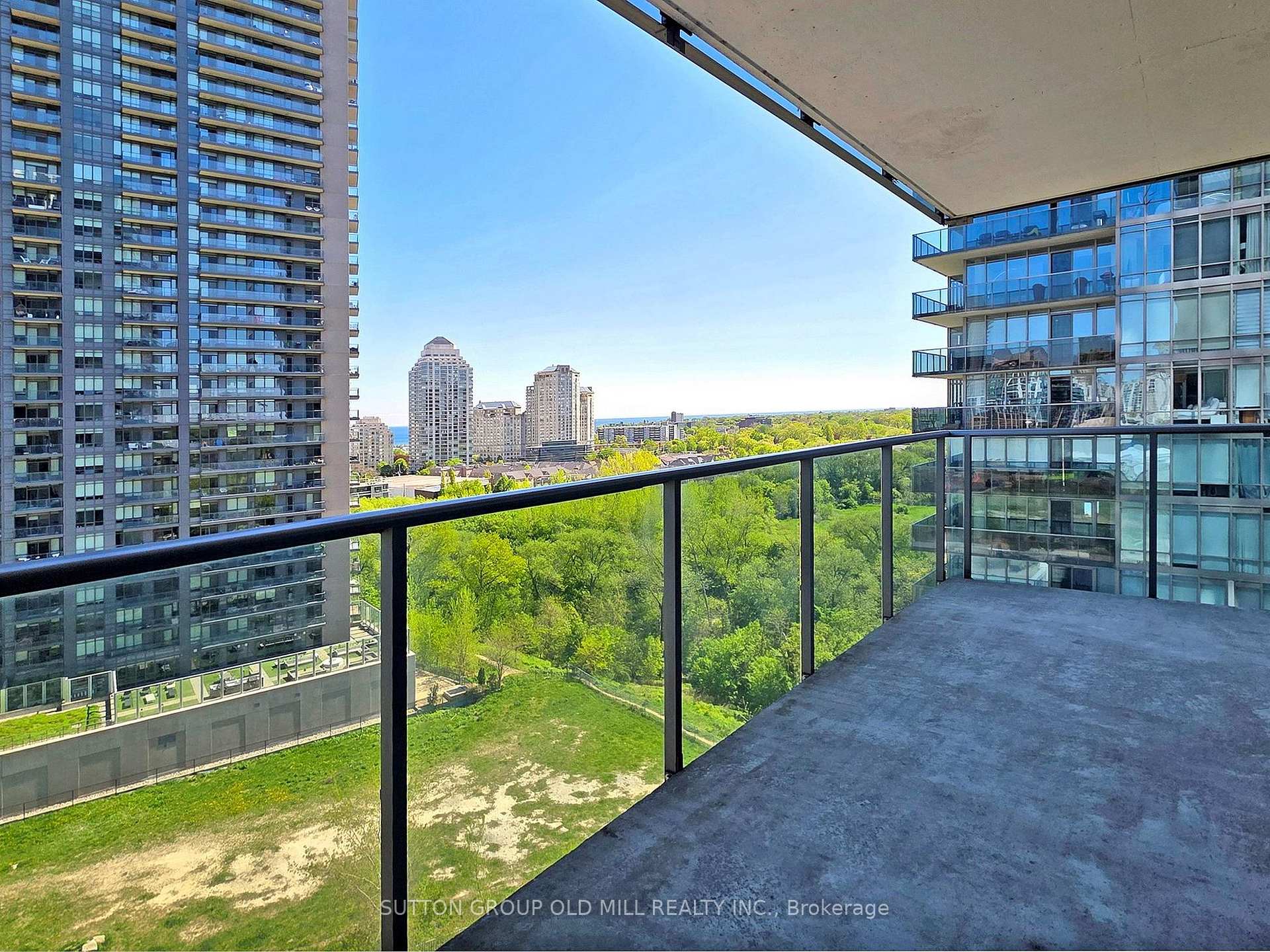 3 Bedrooms Condo at 90 Park Lawn, Toronto For sale