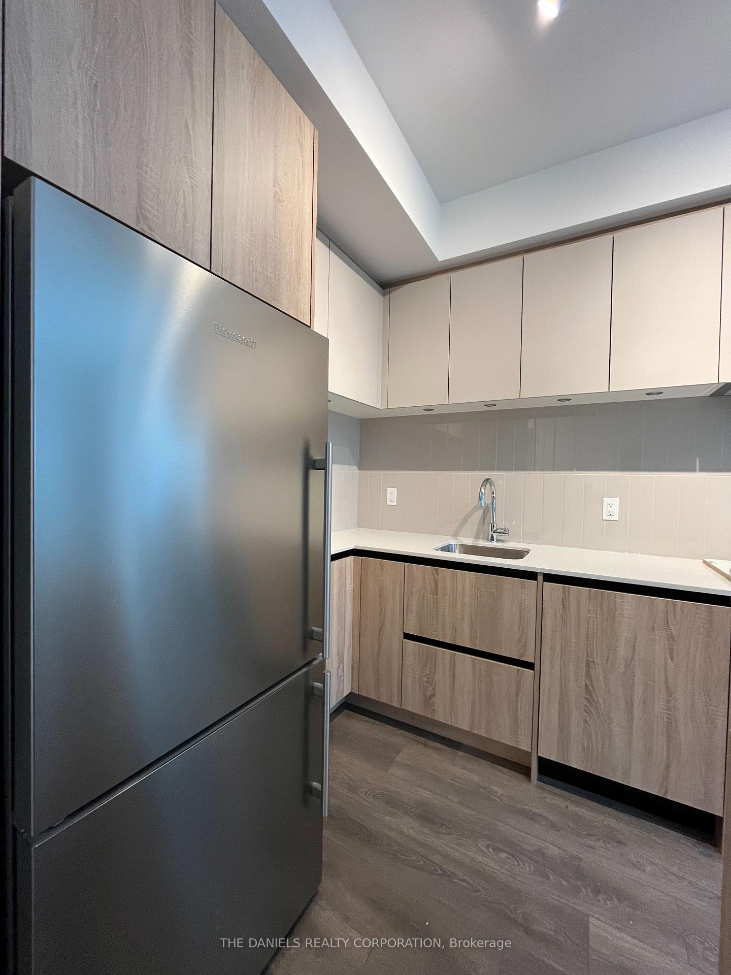 2 Bedrooms Condo at 8 Beverley Glen,  Vaughan For sale
