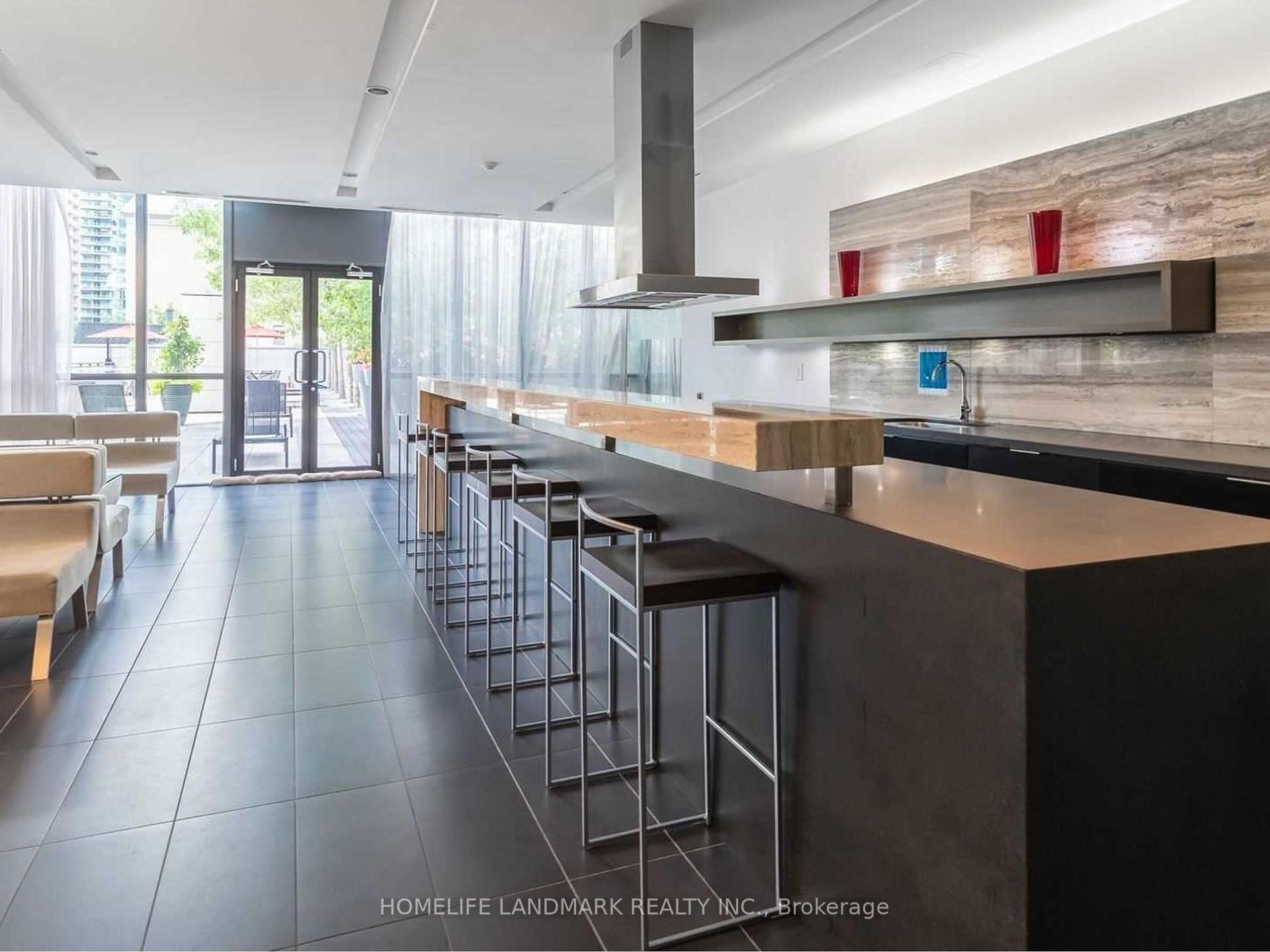 3 Bedrooms Condo at 110 Charles, Toronto For sale
