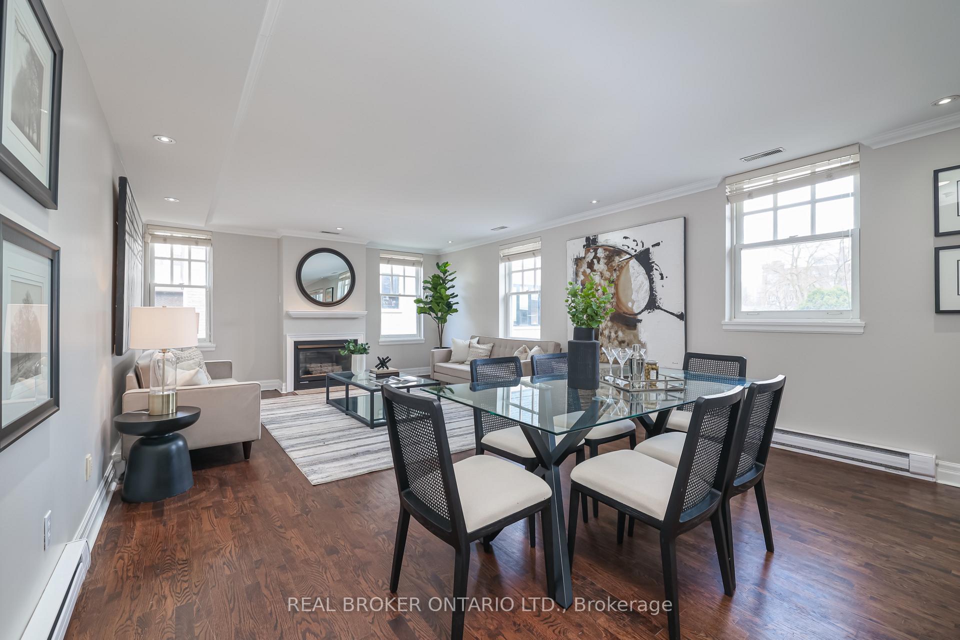 2 Bedrooms Condo at 195 Poplar Plains, Toronto For sale