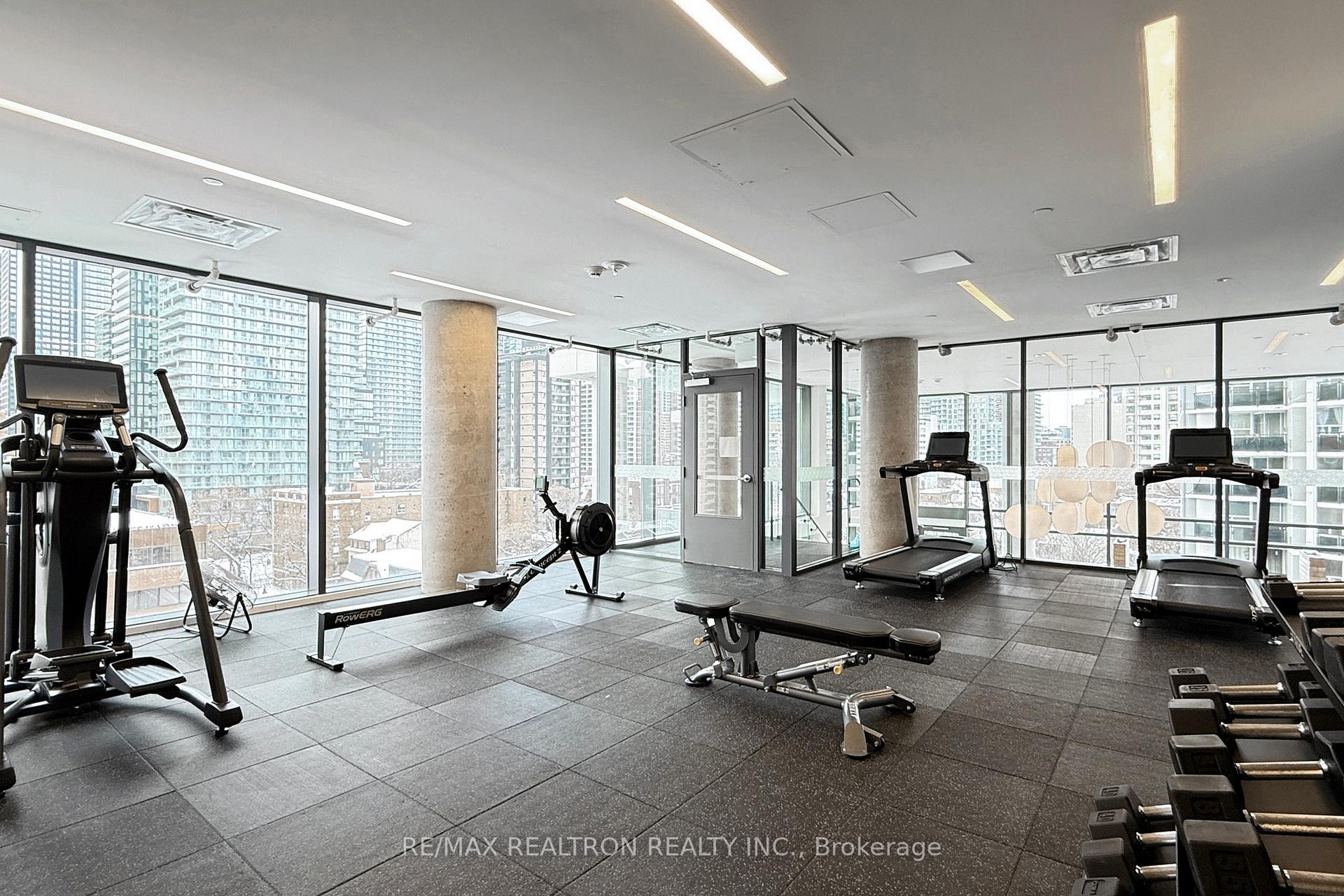 2 Bedrooms Condo at 81 Wellesley, Toronto For sale