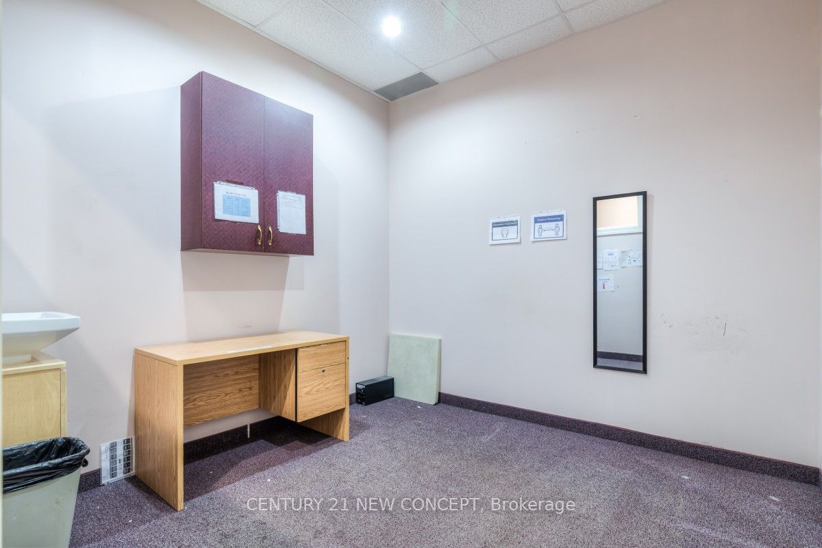 4250 Weston Road, #100 & Part of 101