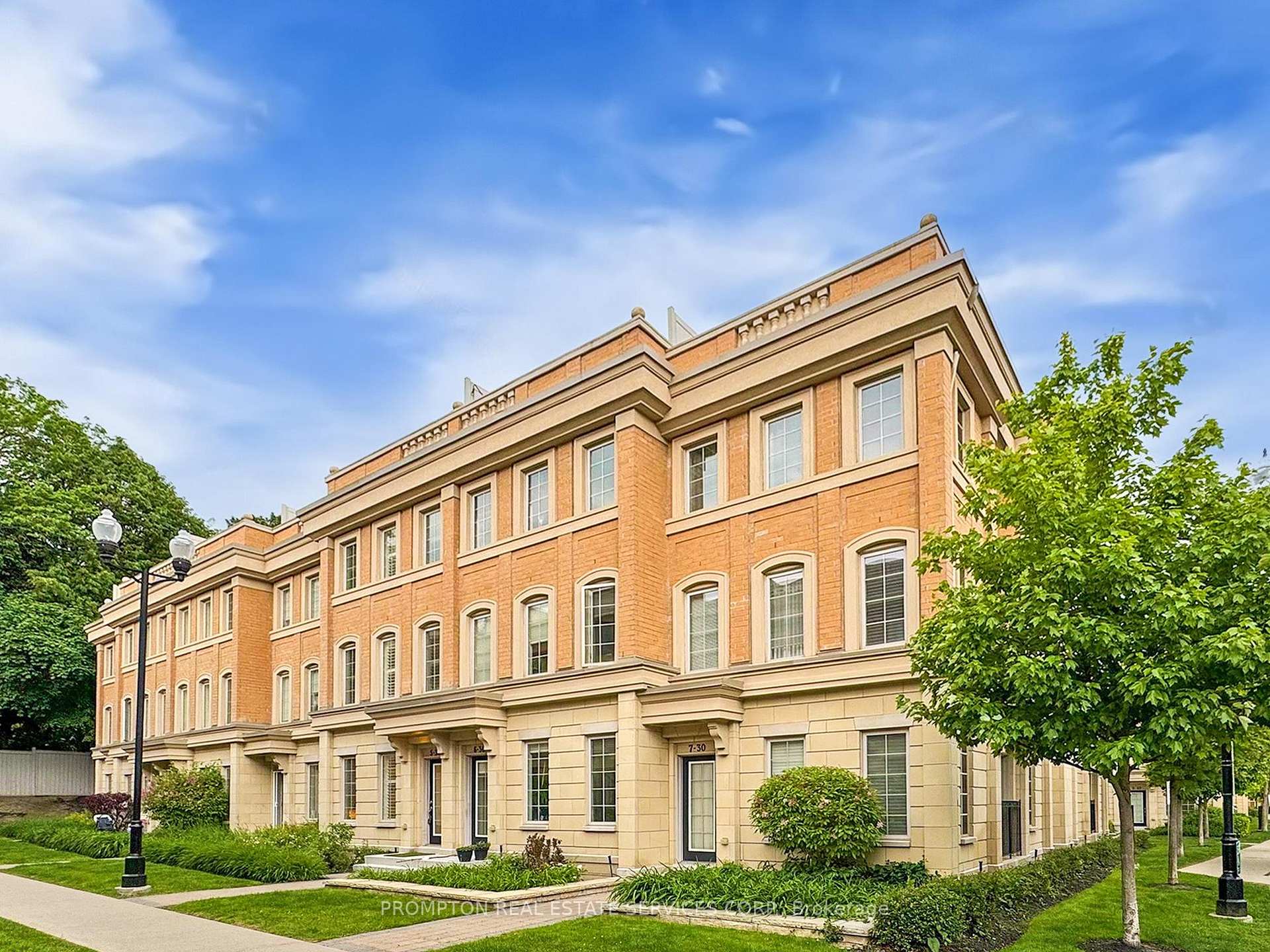 4 Bedrooms Condo at 30 Hargrave, Toronto For sale