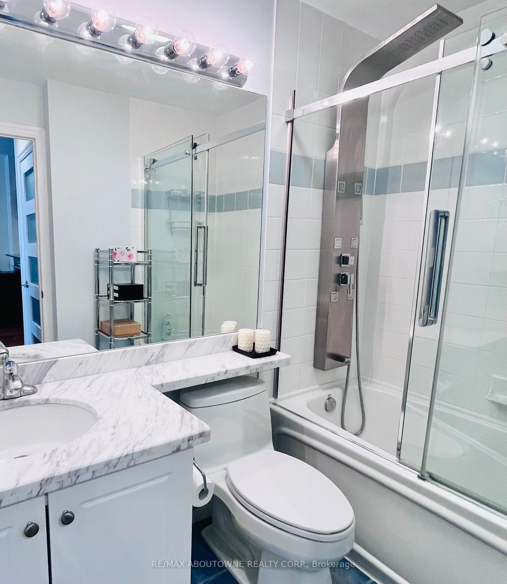 2 Bedrooms Condo at 1359 Rathburn, Mississauga For sale