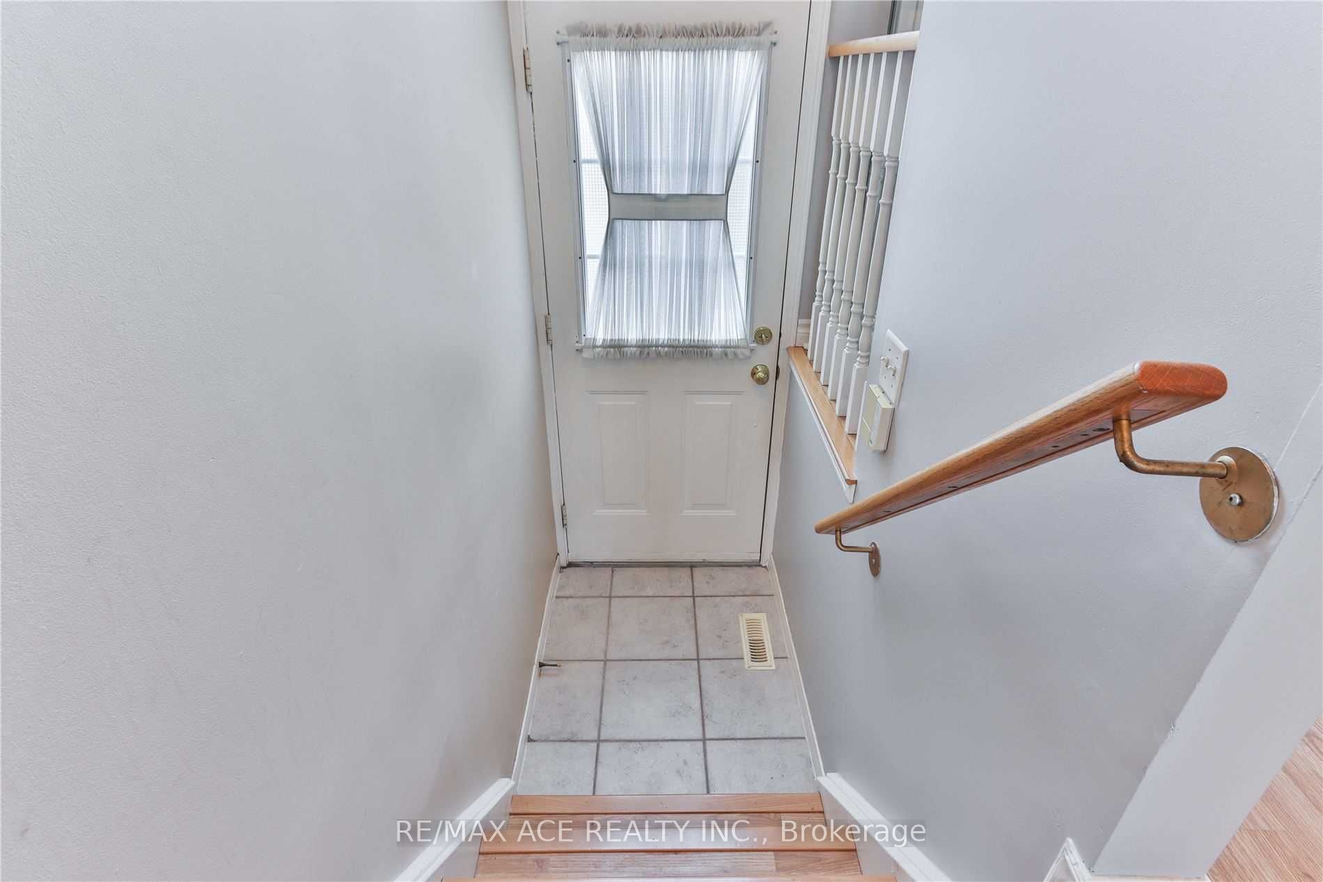 2 Hedge End Road, #102