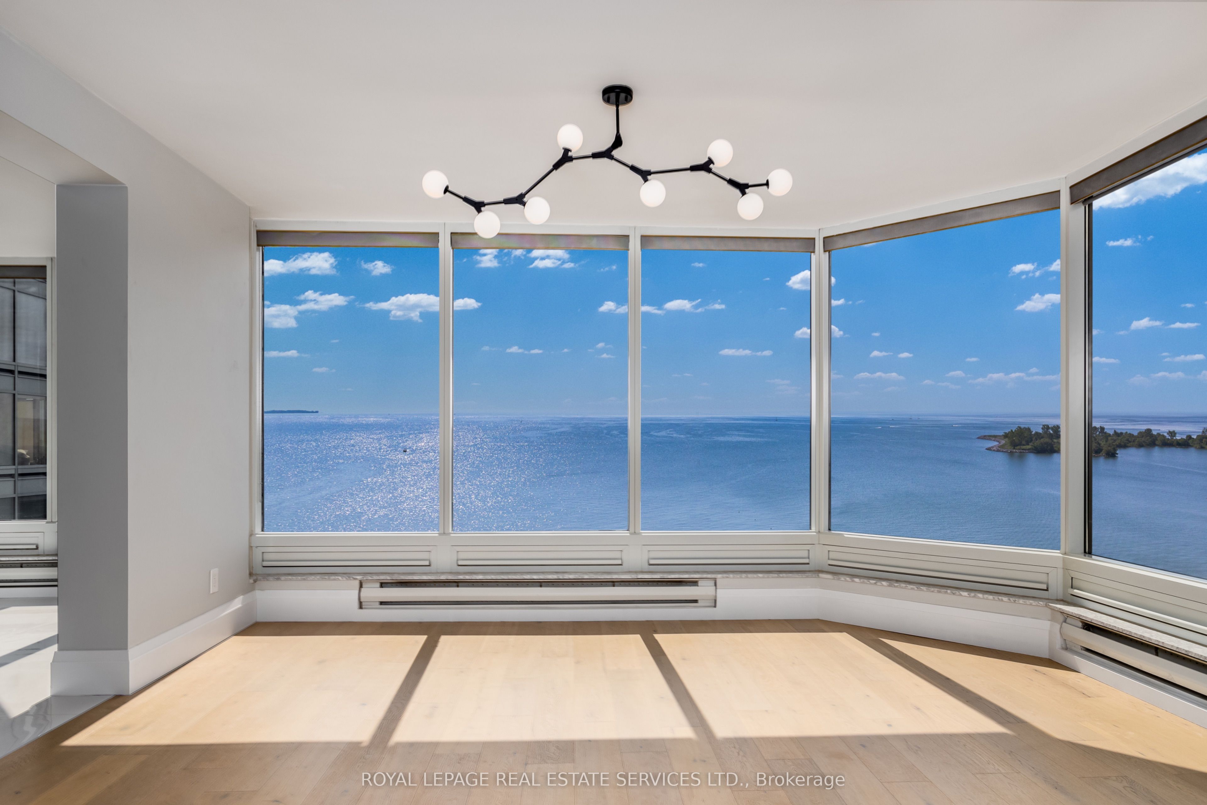 1 Palace Pier Court, #1806