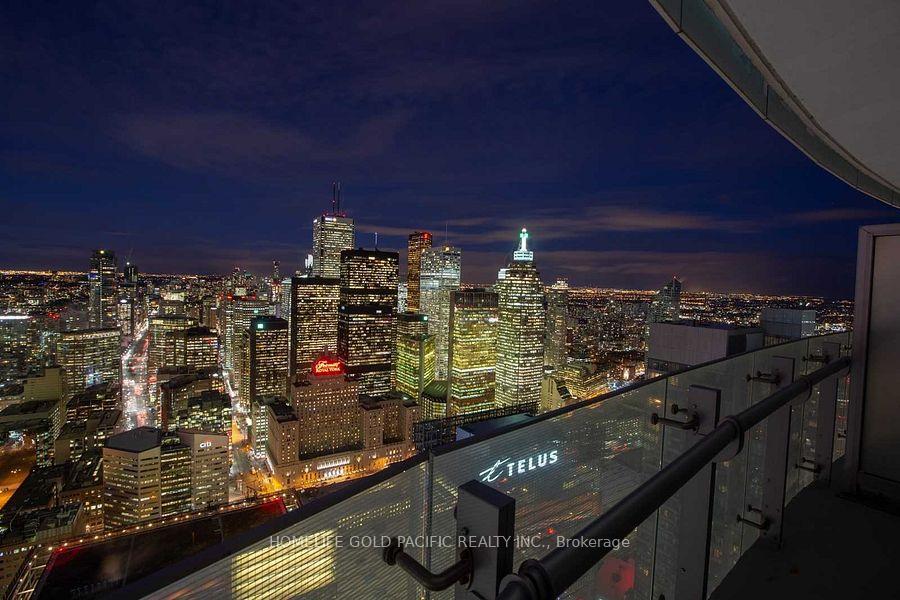 3 Bedrooms Condo at 14 York, Toronto For sale