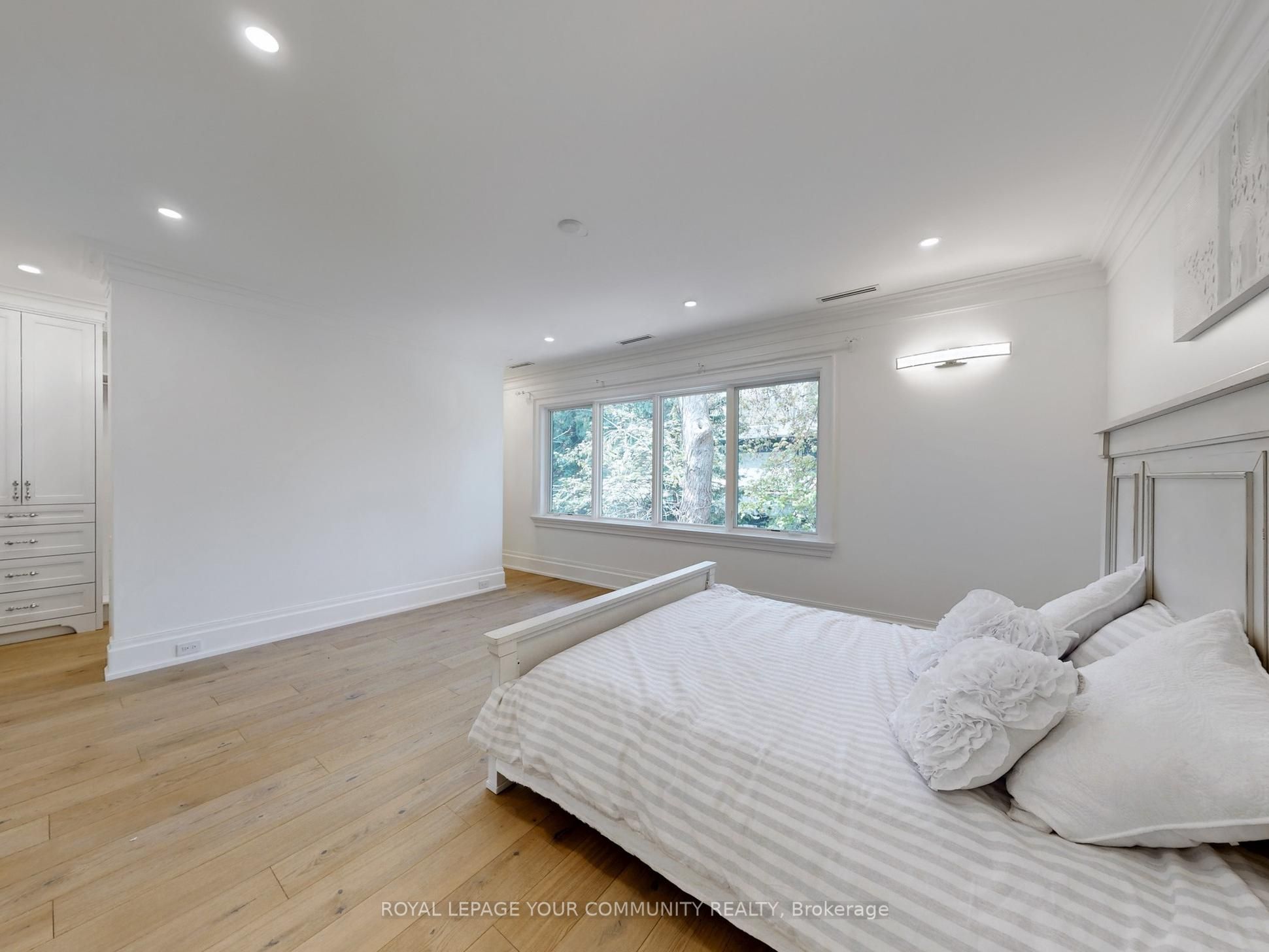 1257 Lakeshore Road W