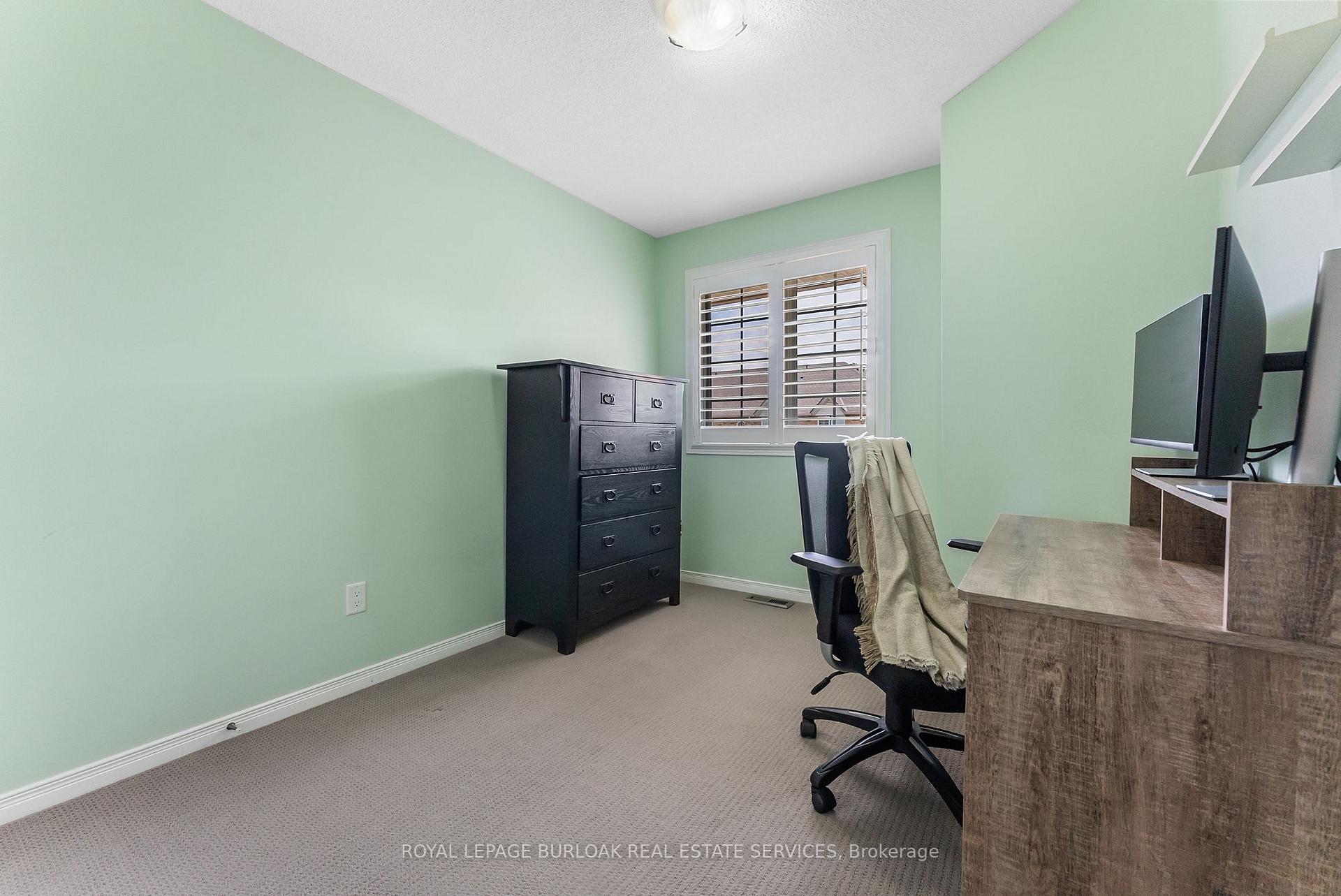 3 Bedrooms Condo at 2025 Cleaver, Burlington For sale