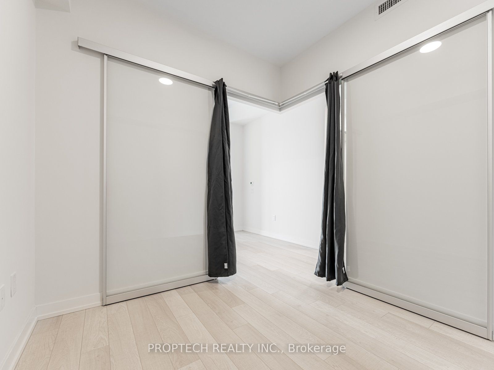 39 Roehampton Avenue, #4201