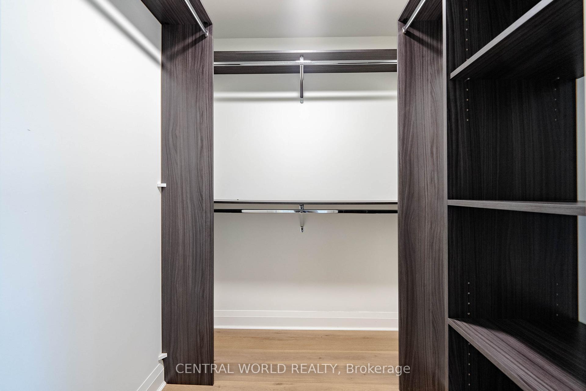 2 Bedrooms Condo at 151 Avenue,  Toronto For sale
