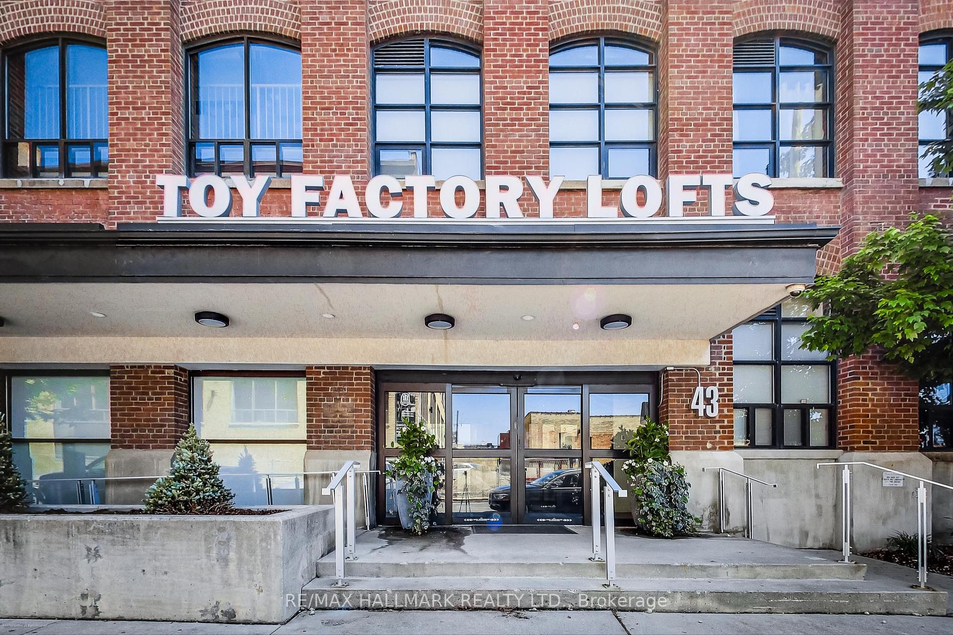 2 Bedrooms Condo at 43 Hanna, Toronto For sale