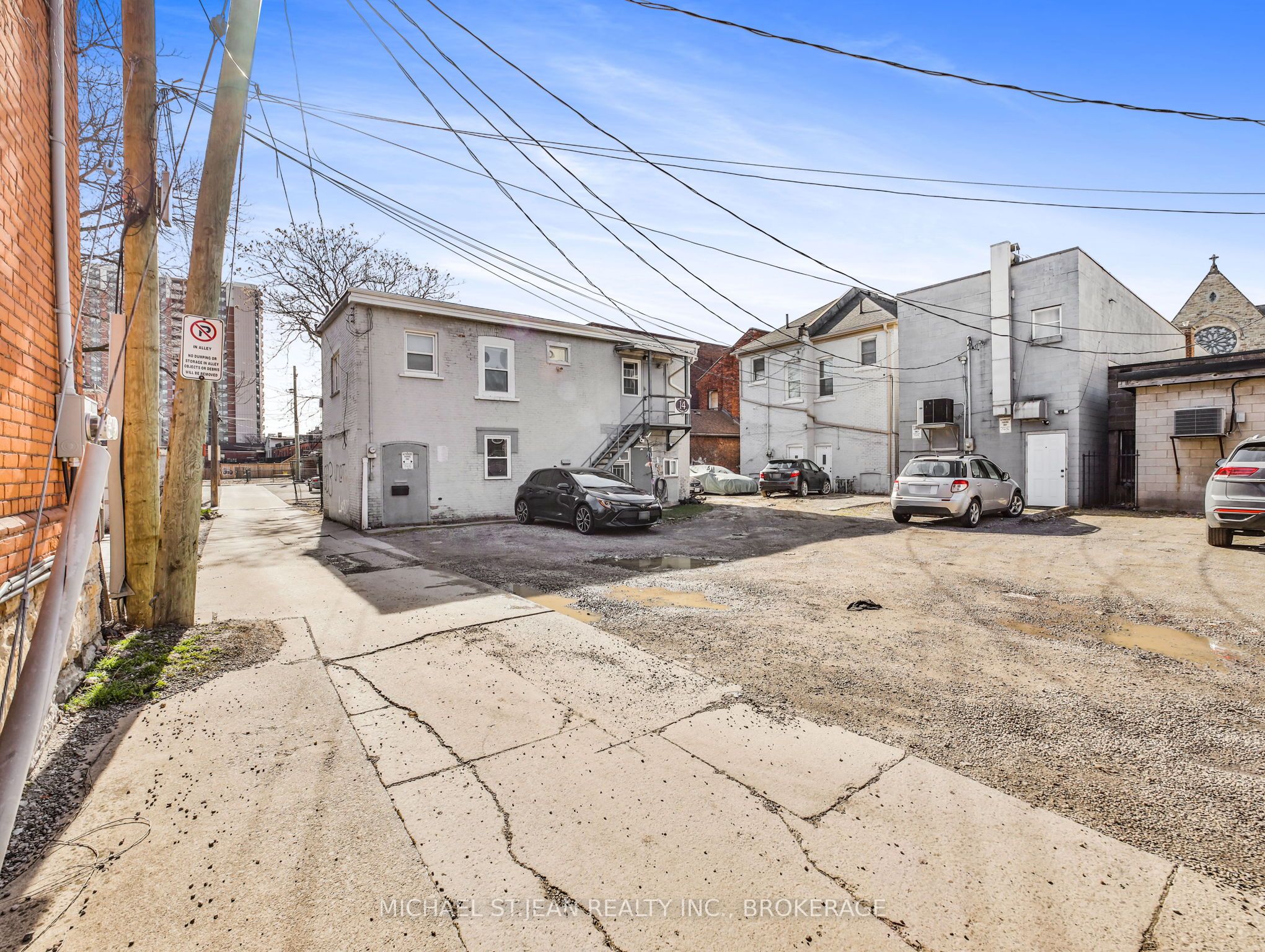 14 Victoria Avenue N