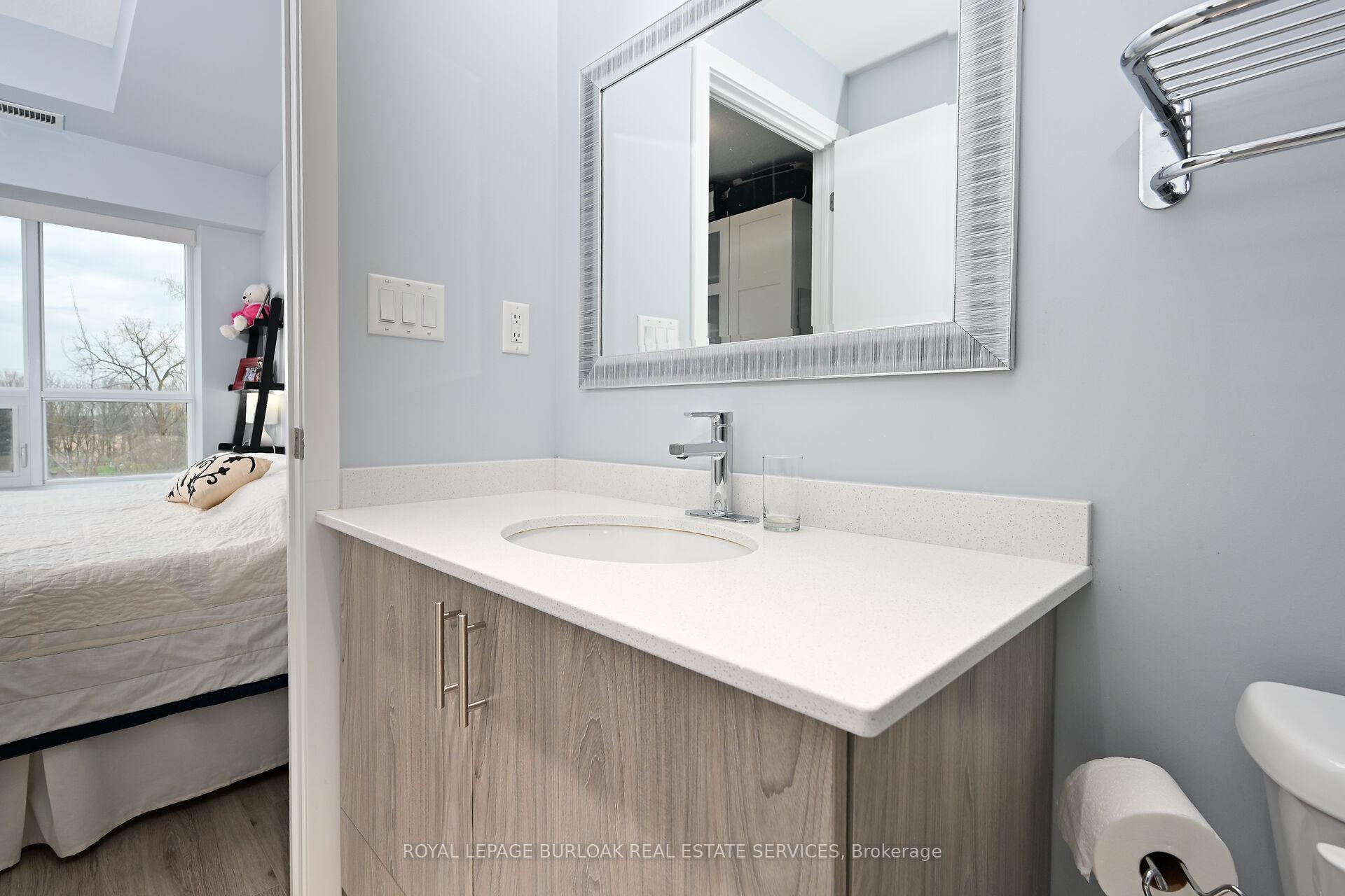 2 Bedrooms Condo at 16 Markle,  Hamilton For sale