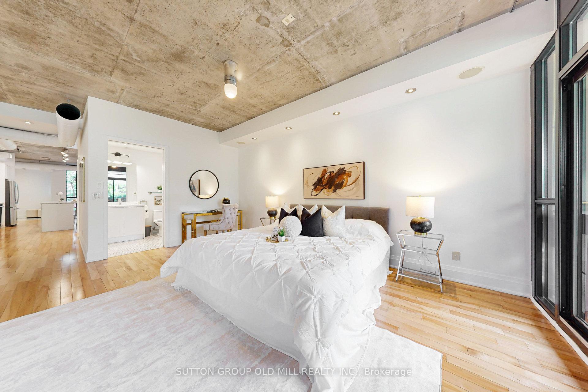 2 Bedrooms Condo at 62 Niagara, Toronto For sale